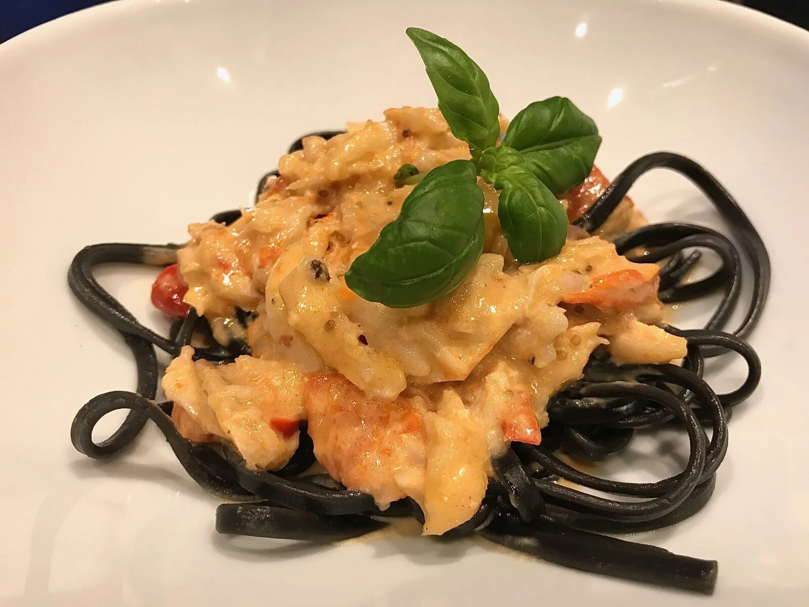 Oppskrift med «Rekepulver premium» Nero di Seppia med piggskate.