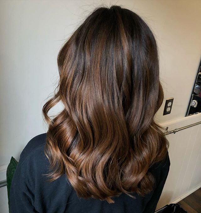 Barely there
🍫
.
.
.
.
.
.
.
.
.
.

#BeautyByMonserratRW #Balayage #Foilayage #Babylights #Highlights #AnnArborHairstylist #AnnArborStylist #AnnArborHair #BalayageAnnArbor #AnnArborBalayage #AnnArbor #Wella #WellaColor #ShadesEQ #Redken #BehindTheCh