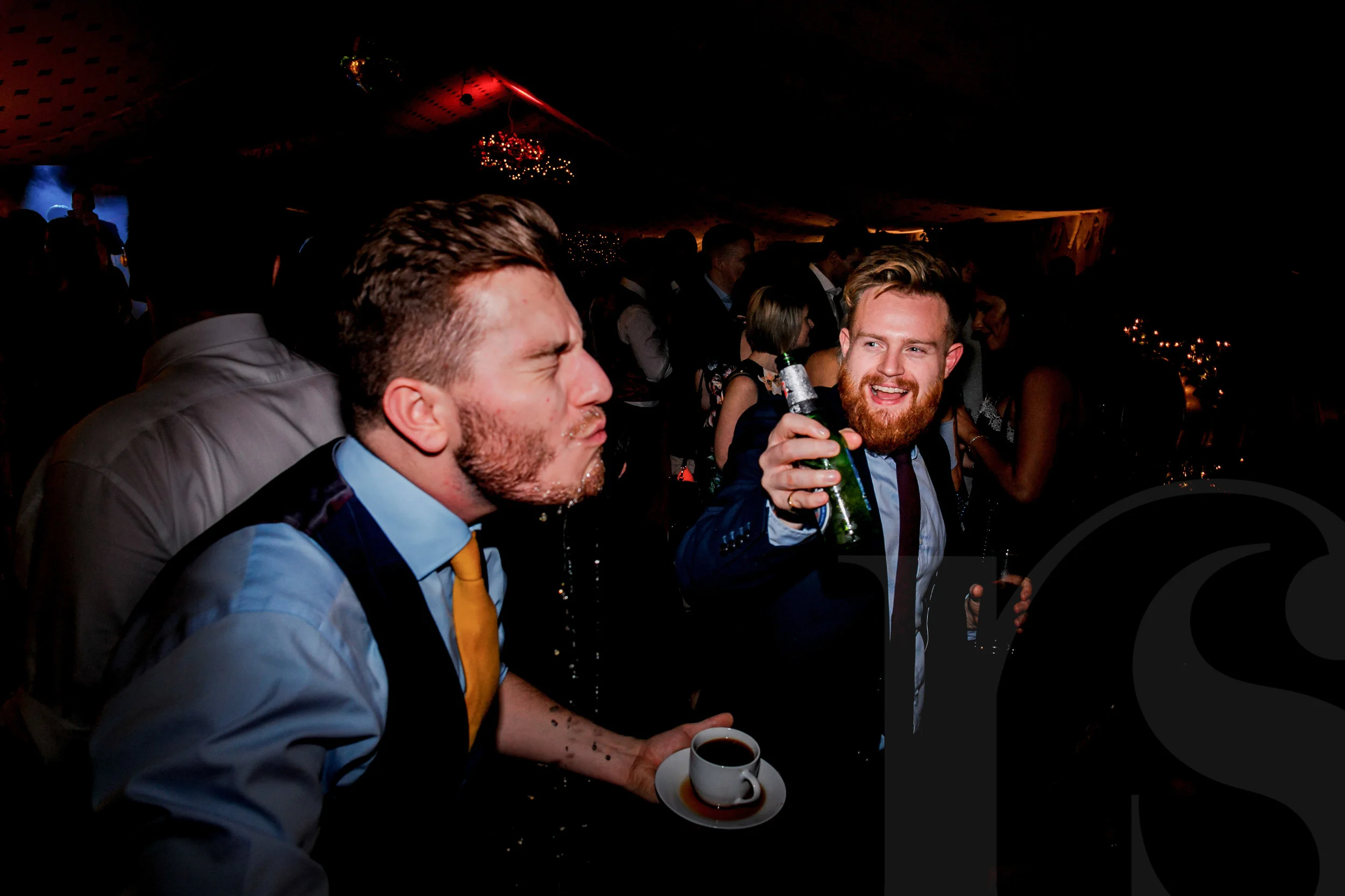 wokingham-wedding-reception-photography-29.jpg