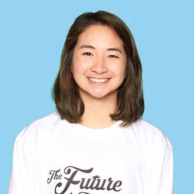 Stephanie Wang Steph started playing ultimate in high school in Baton Rouge, LA. Through those high school years, being one of three women on the team (other 2 were her best friends), she experienced and loved the culture and friendships ultimate has to offer which led her to continue playing in college at Washington University in St. Louis (WUWU). On WUWU, she was recognized with All-Freshman honors in the region, became captain her senior year, and cried when her team surprised nominated her for 2018 Callahan. Her club experience includes playing on the women’s club team Queen Cake (2016) and mixed team Thoroughbred (2017, 2018). Steph lives in St. Louis, MO as a designer with her food-stealing cat, Alfie. When she not on the field, Steph is crafting/diy-ing, disc golfing, and looking for the best food spots.