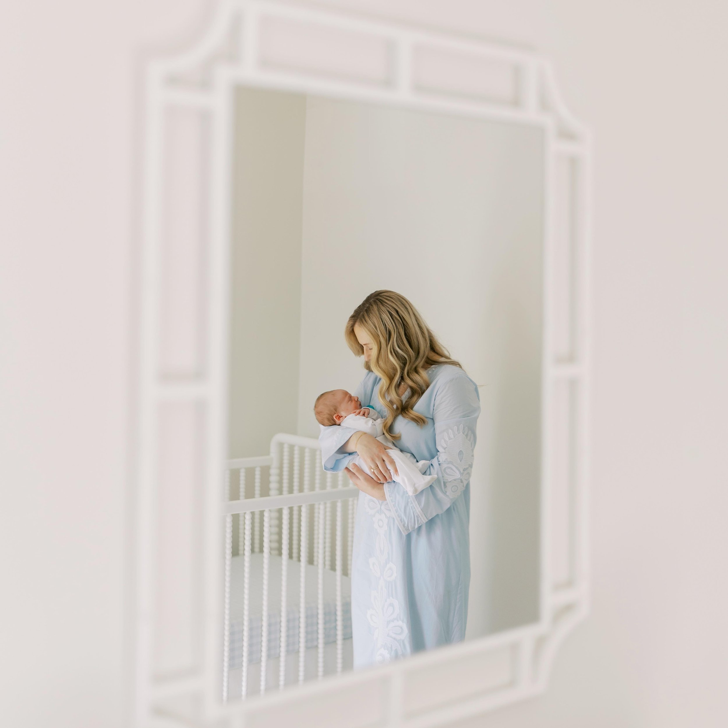 Wish we could just bottle up these sweet, quiet moments 🌙 the last couple months have been filled with so many newborn sessions and I&rsquo;ve loved every second of it 🤍