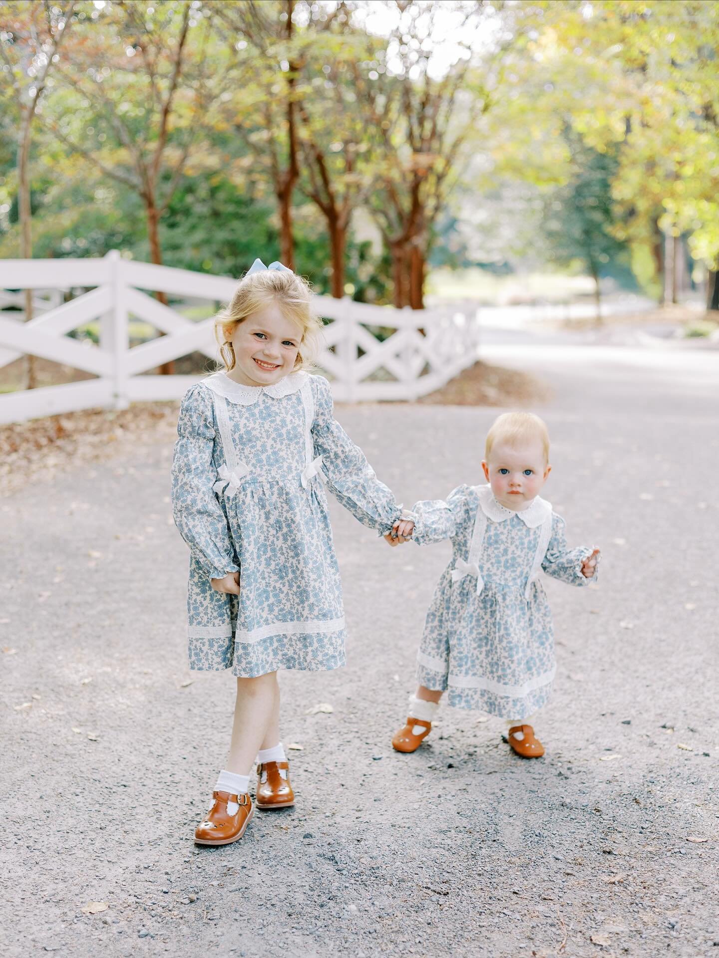 I really think I&rsquo;ve gotta start handing out &ldquo;best dressed&rdquo; awards to all my littles at our sessions because I&rsquo;m pretty sure I gasped out loud when I saw these dresses. 🤩🤍