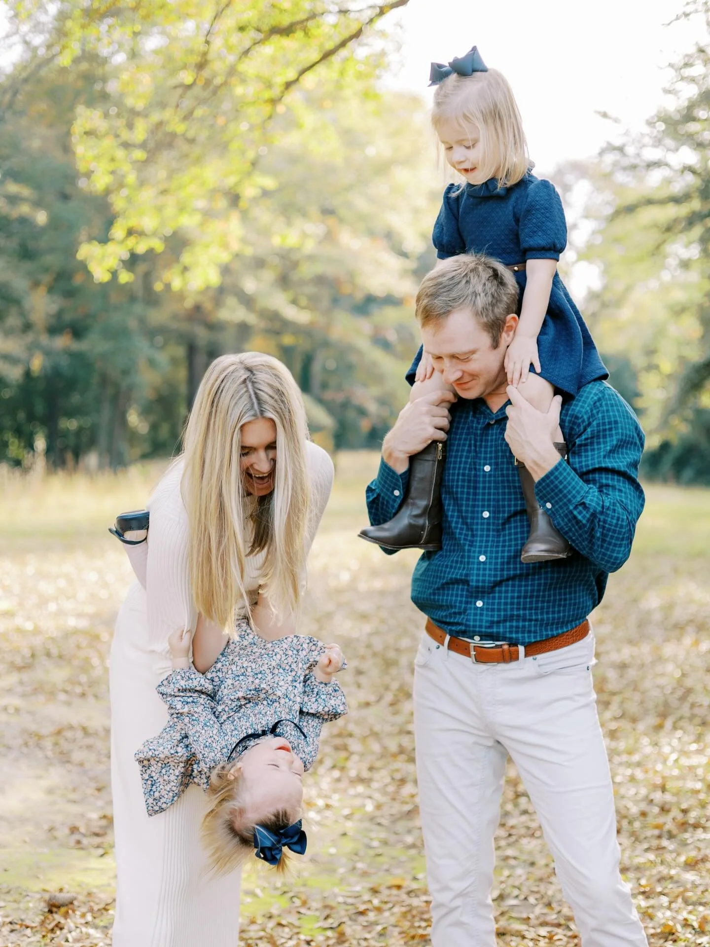 I get asked all the time why a full session is worth it over the mini sessions I offer a few times a year and THIS is why. It gives us time to play, let your littles have fun in the midst of all the poses, and get those &ldquo;in between&rdquo; momen
