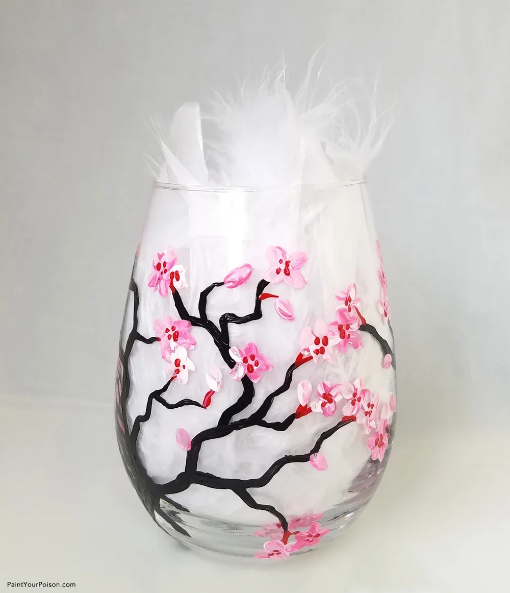 Choice: This basic design can be adapted to any glass type, but works best with Stemless and Stemmed Wine Glasses or Pint Glasses.