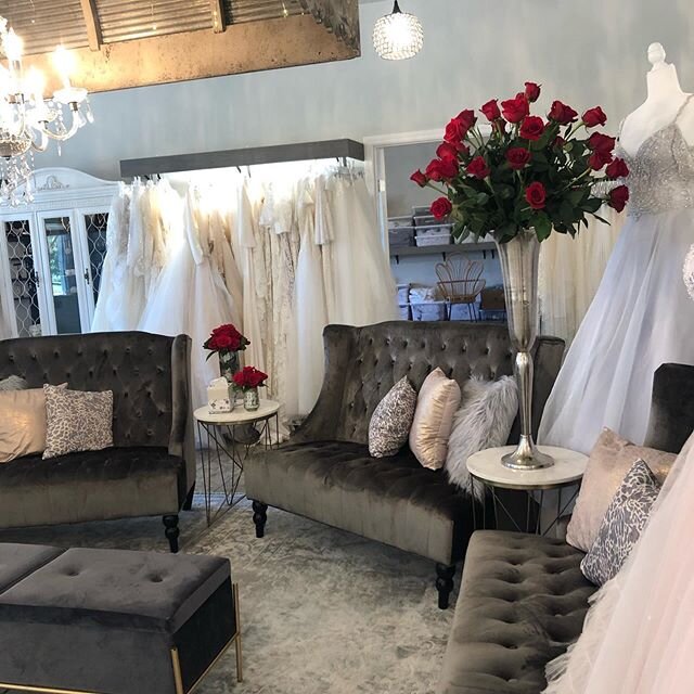 Love is all you need....and the perfect dress. We ❤️ @the.weddingcollection Go see them for the dress and the planning. #redroses #fortheloveofweddings #baystlouis