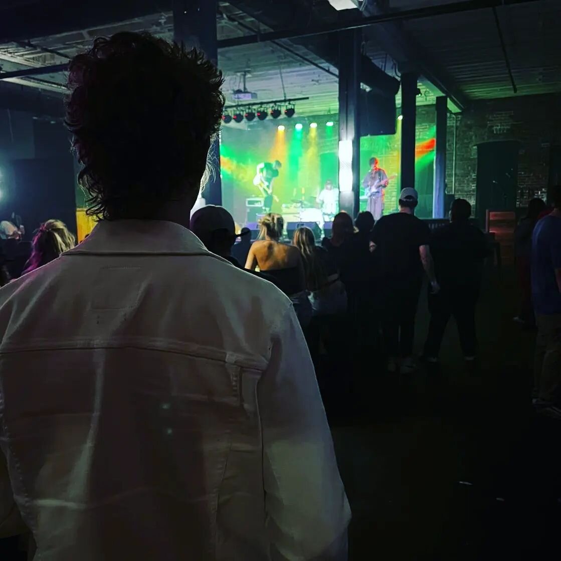 had me a real good time at the Jax Music Experience showcase @underbellyjax ... and speaking of live music, big news coming for Sinking Chip fans ....
.
.
.
.
.
#904 #sinkingchip #livemusic #music #musician @wjctjax @sinkingchip #isthatwhatilooklikef
