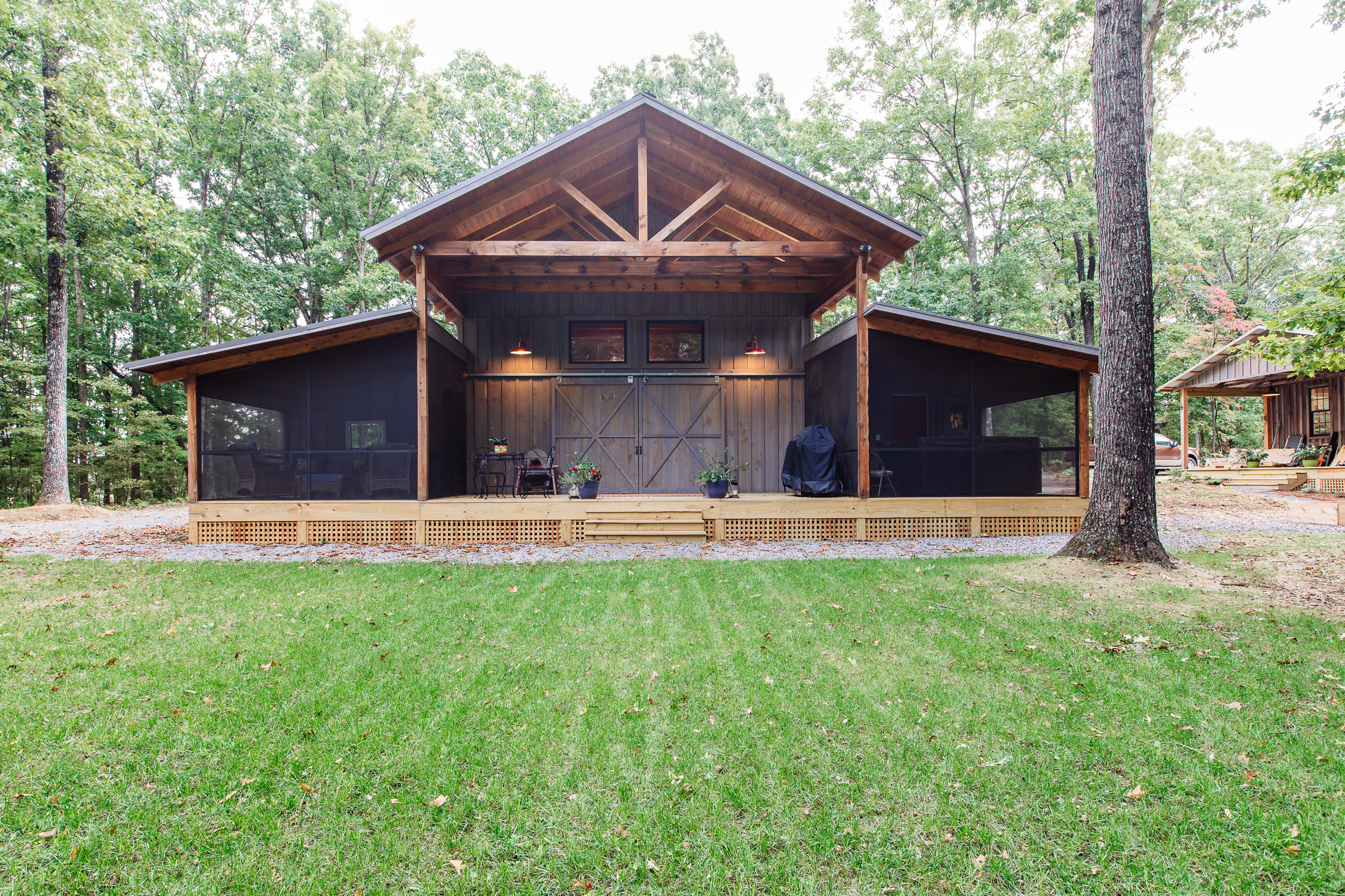 4_wood_trusses_barn_doors.jpg