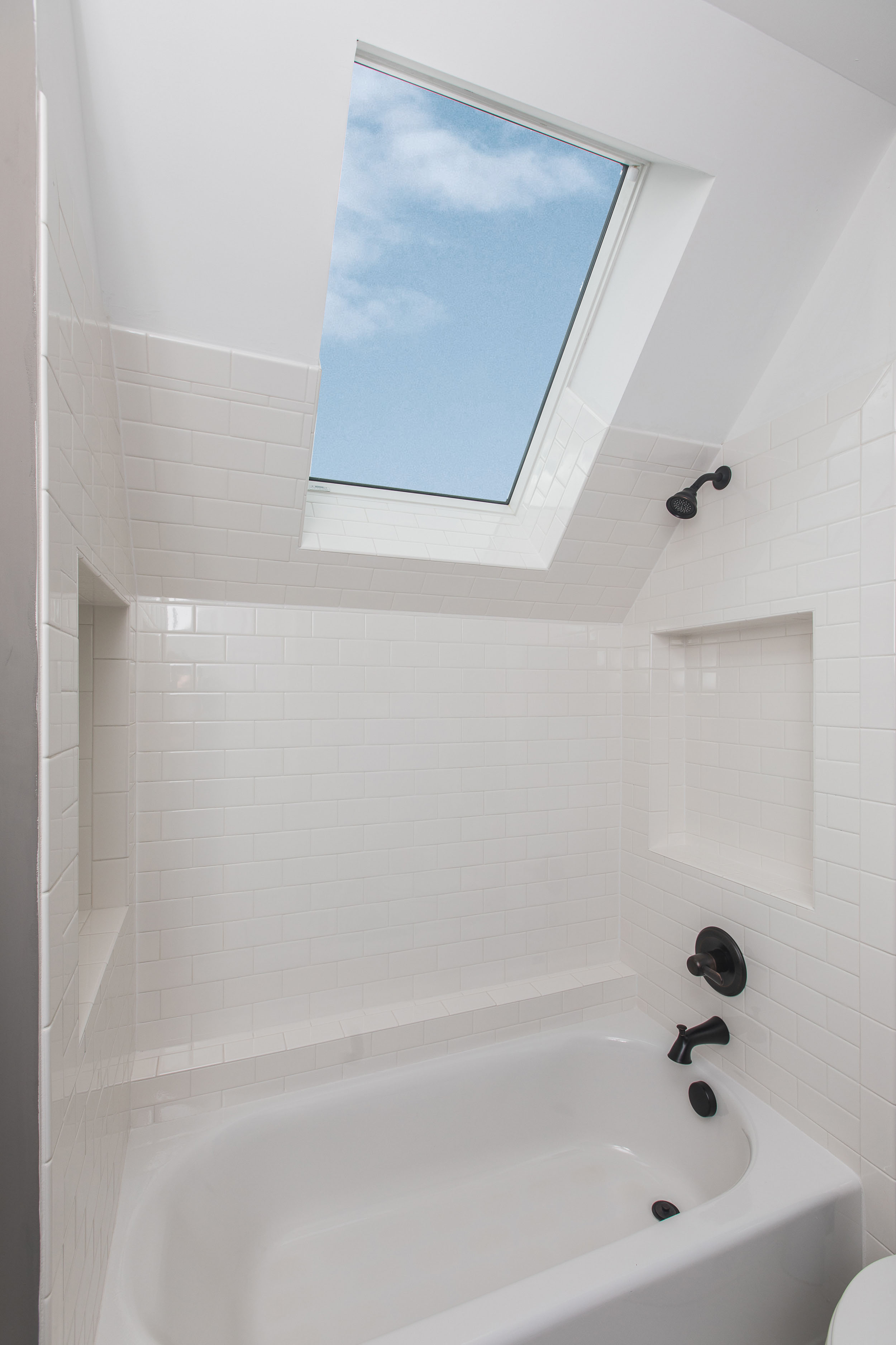 16_Skylight_Bath_Open.jpg