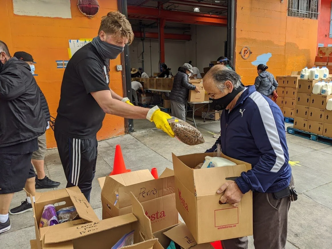 Dave distributes food.jpg