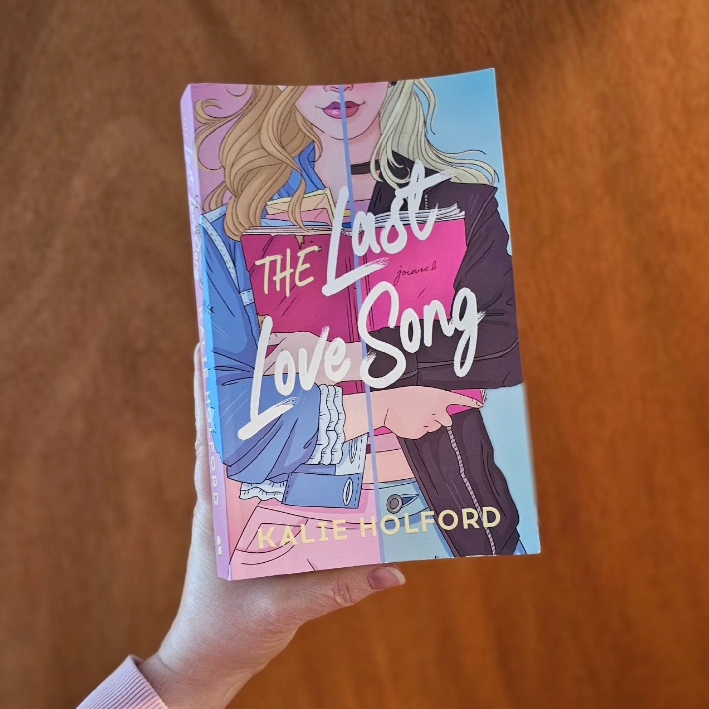 It's THE LAST LOVE SONG day! I've been looking forward to this book release for a long time, and now that it is here my heart is absolutely bursting with joy for @kalieholford and her incredible debut 💖

This book is a true love song filled with poe