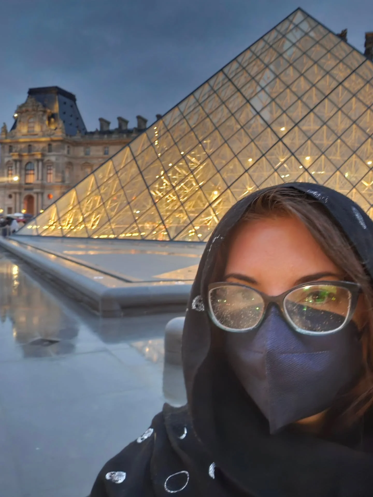 Got caught in the rain at the Louvre and didn't mind at all 💙

Some of the things I did:
Listened to a cellist outside of the museum 
Visited rooms I'd never seen before
Admired a fancy staircase
Spent time at one of my favorite statues (Winged Vict