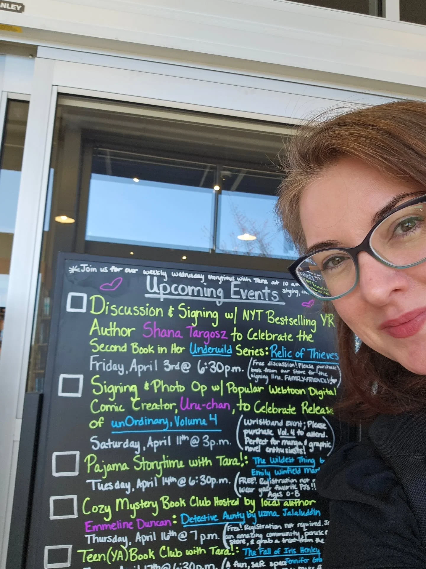 Book Event Tonight ✨️ 

Come meet me at Barens &amp; Noble Hillsboro at the Tanasbourne Town Center at 6:30pm. I'll be signing books and answering your burning questions. And maybe I'll spill a secret or two 👀

See you soon!