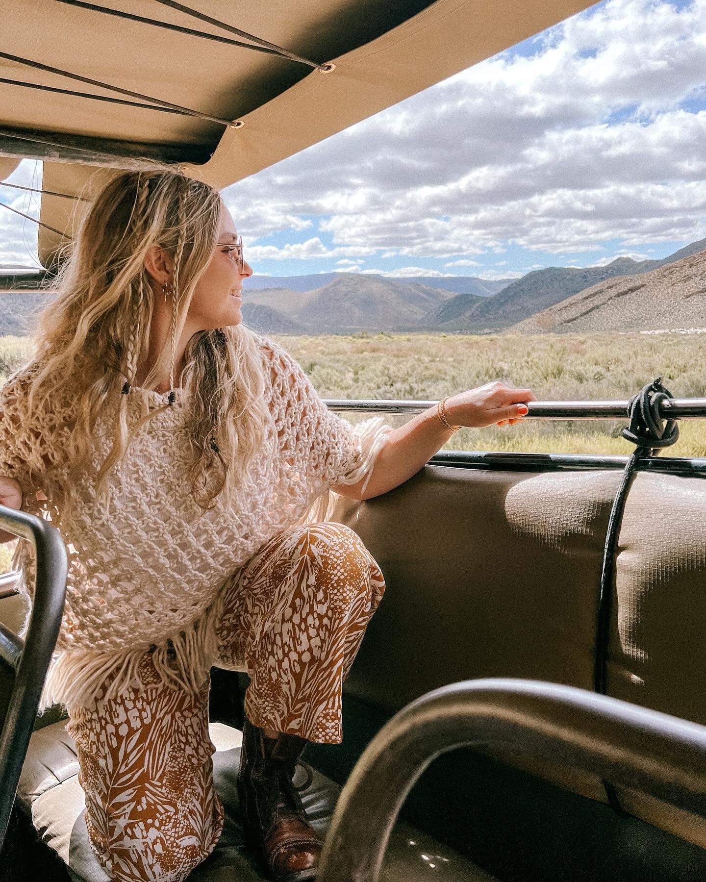 From the majestic lions to the vibrant culture, my recent trip to South Africa inspired me to curate a new collection that captures the spirit of the safari!🦁
I've scoured the markets in South Africa filled with treasures created by local artisans t