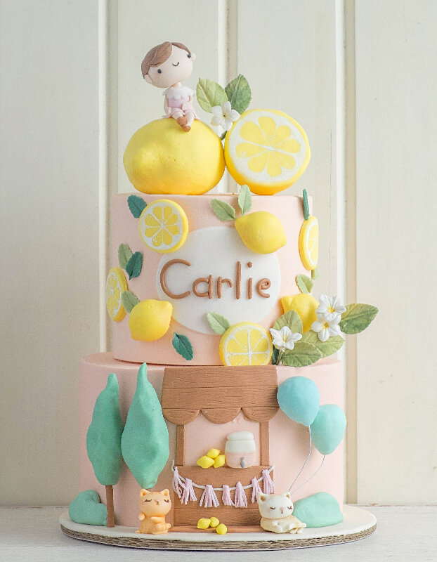 X 上的 Alicia：「Lemon themed cake! Vanilla cake with lemon filling, and  buttercream with fondant accents. Yum! #purpledaisycakes #lemoncake  #cakedesign #cakedecorating #lemonthemedparty https://t.co/wOkcesvV0o」 / X