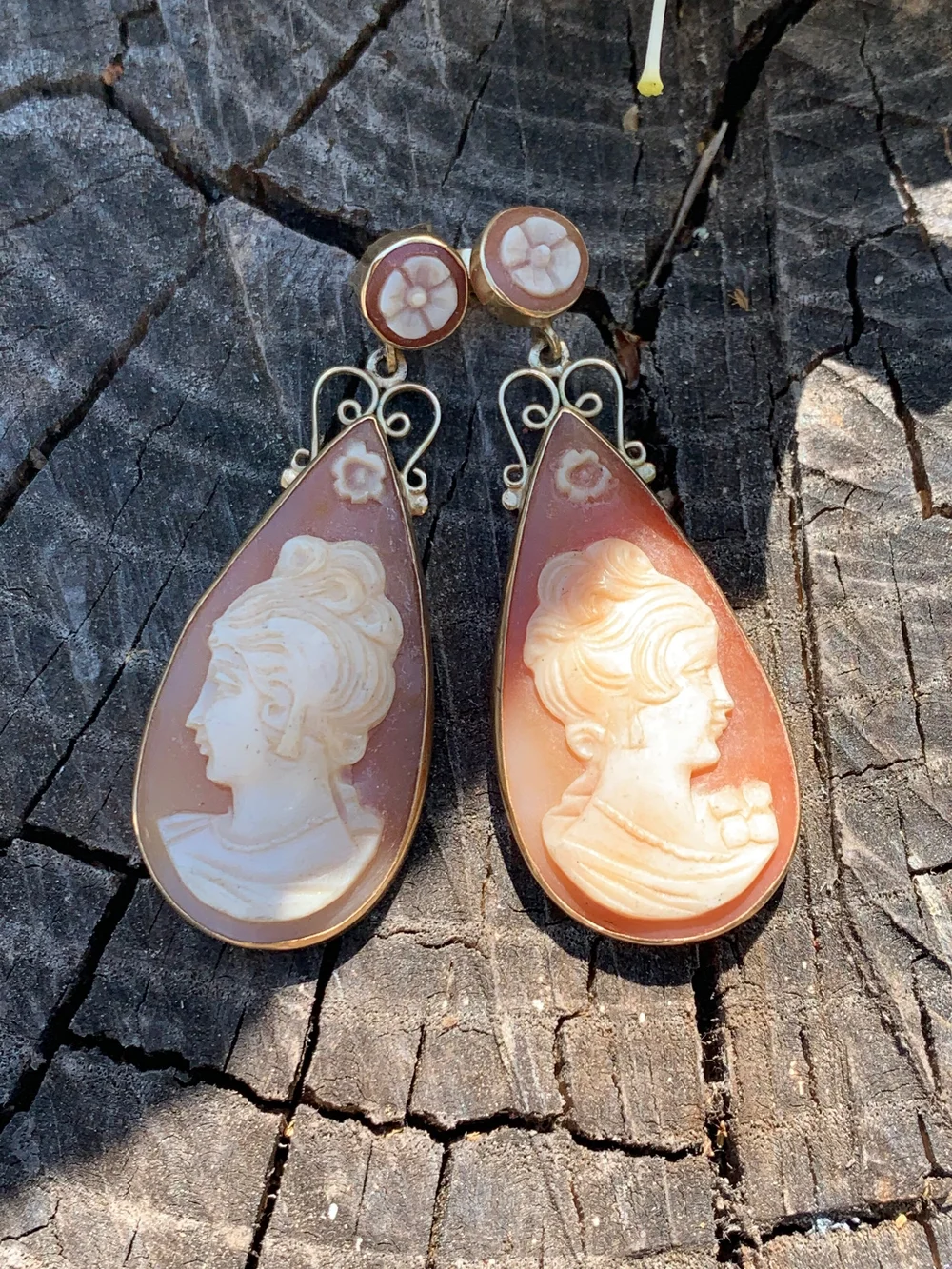 Dangle Earring Cameo Earrings Vintage 14K Yellow Gold Cameo