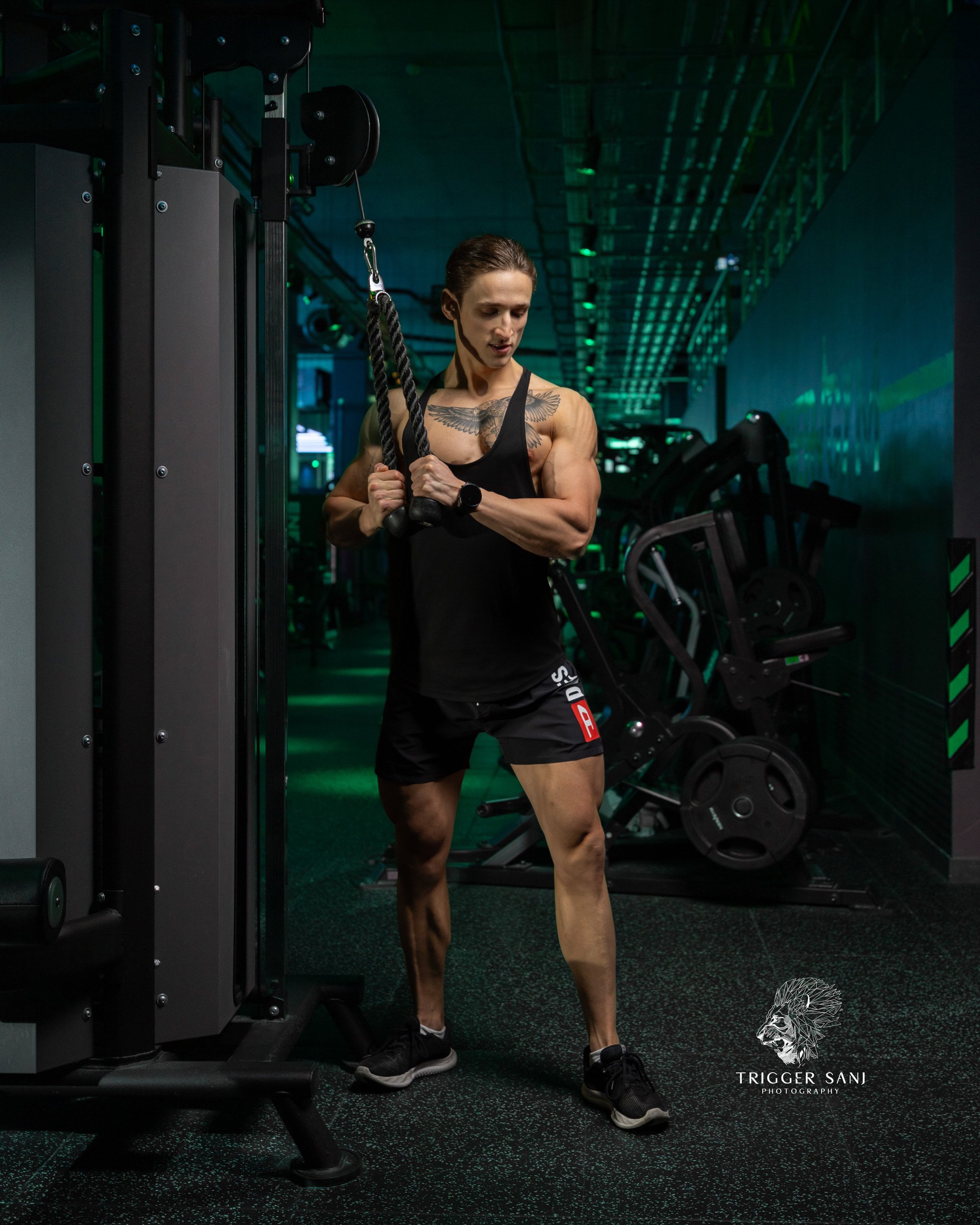 personal trainer holding ropes in Energym West Ealing