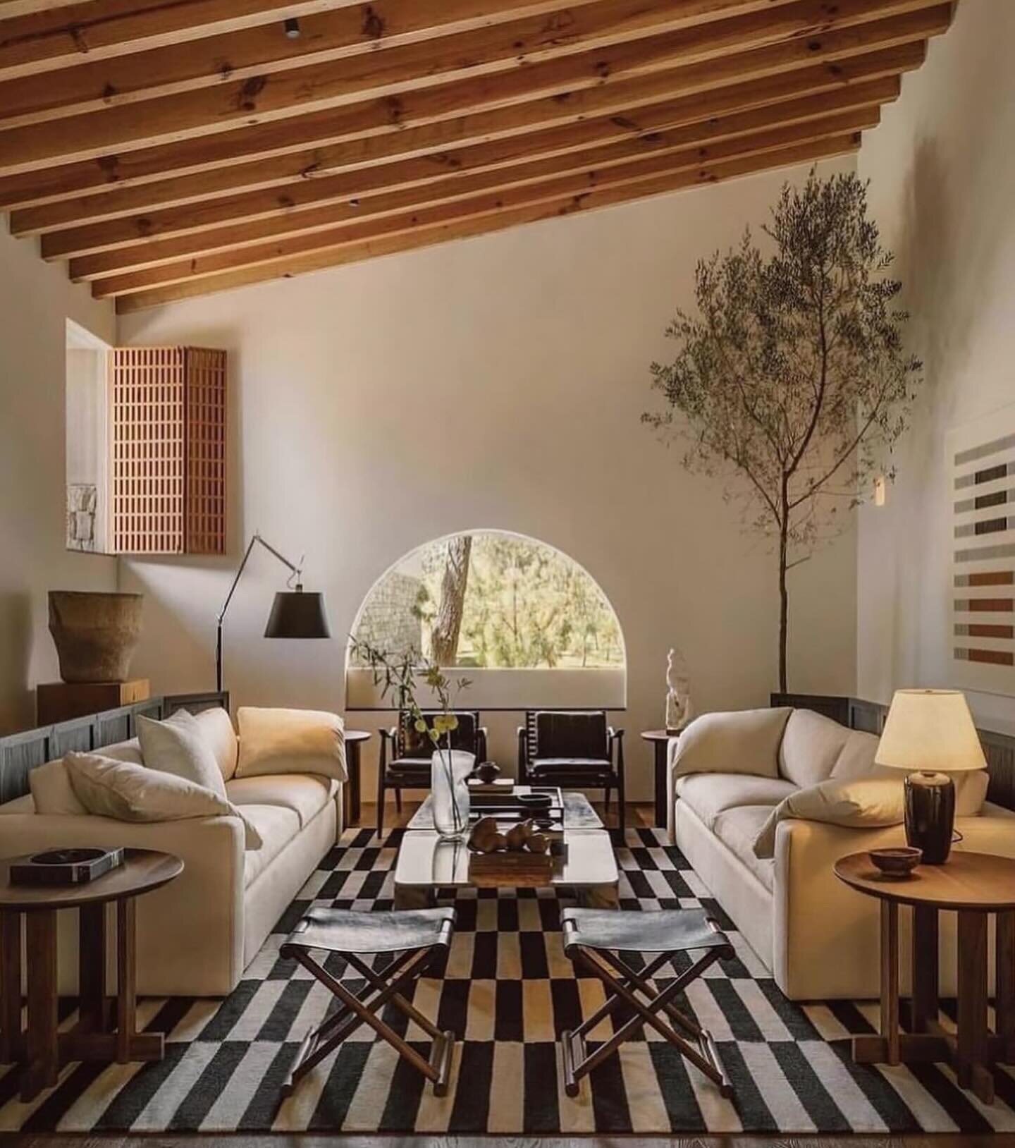 Loving this home. I&rsquo;m a sucker for symmetry- as seen in these matching couches. Personally I would love to incorporate this design more into my personal home. Gonna wait til the babies are older before making the leap to new couches. Whats I&rs