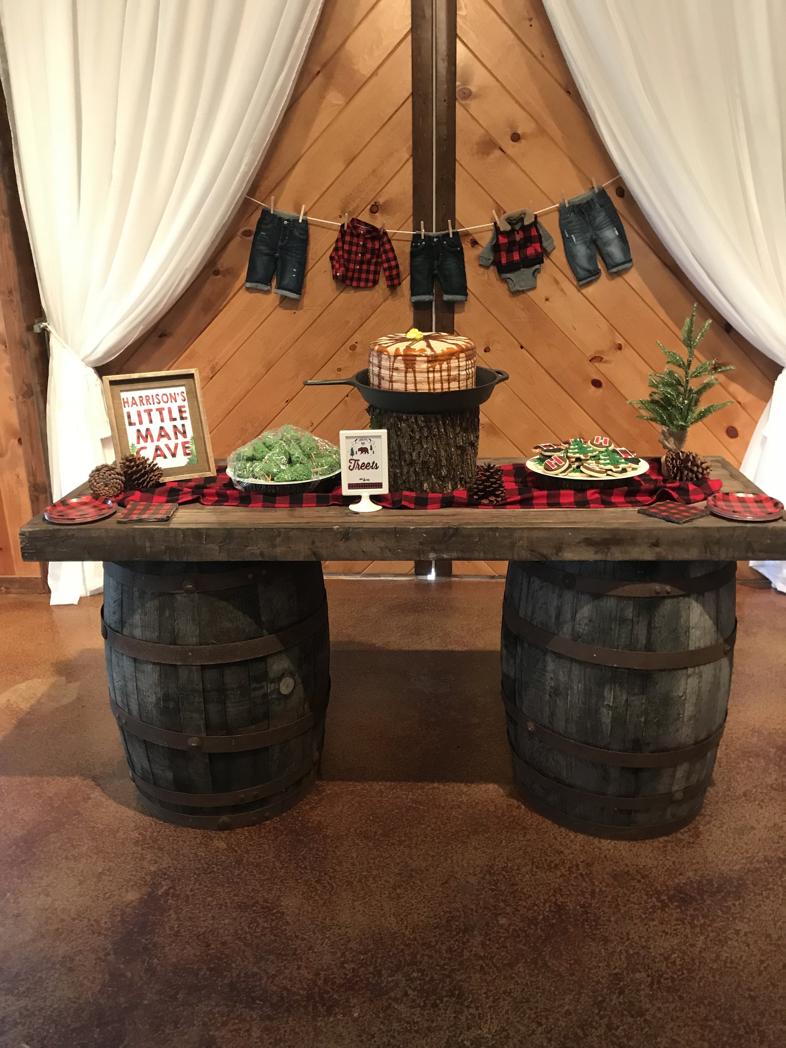 baby shower cake table.jpg