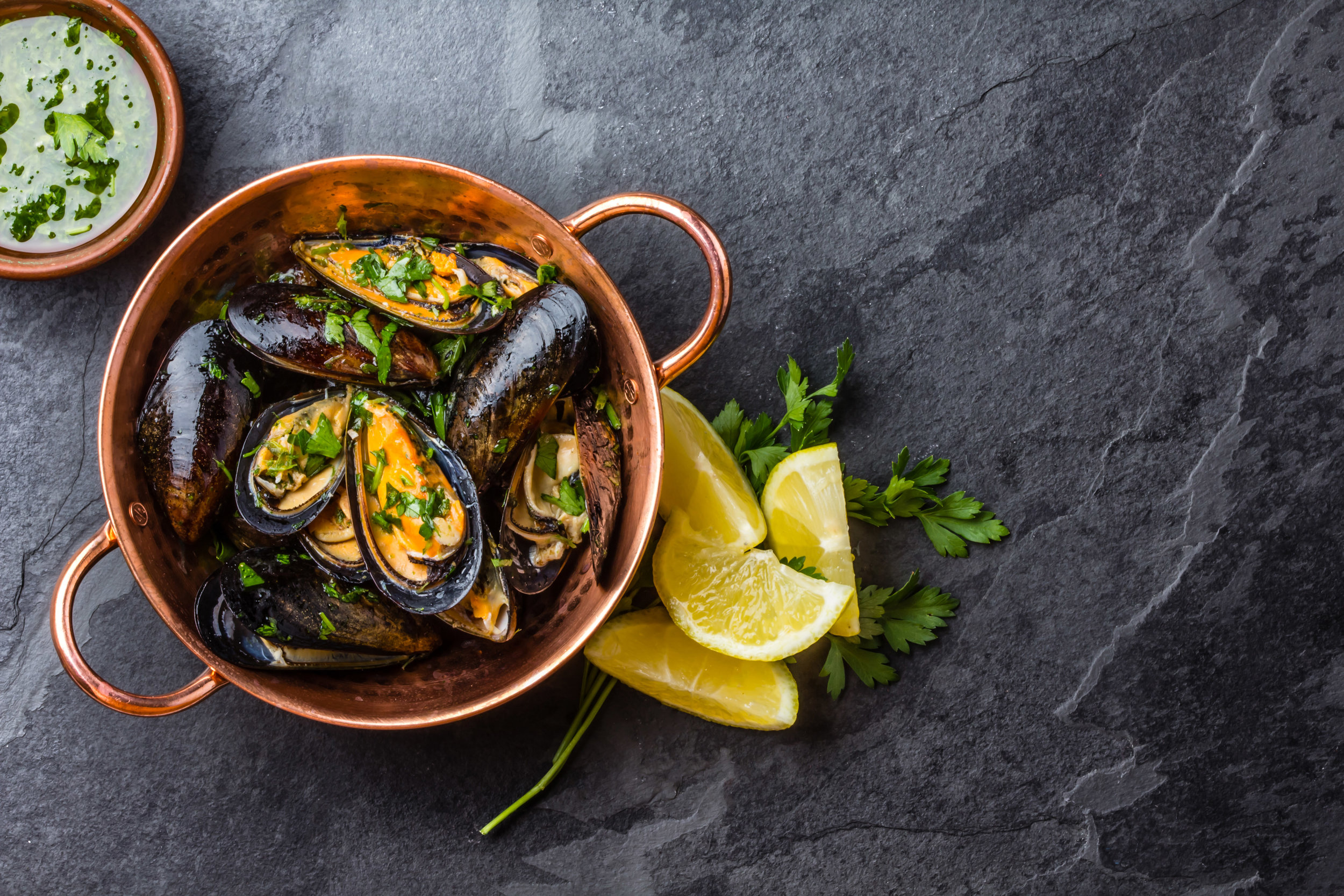 Steamed Mussels with lemon &amp; parsley