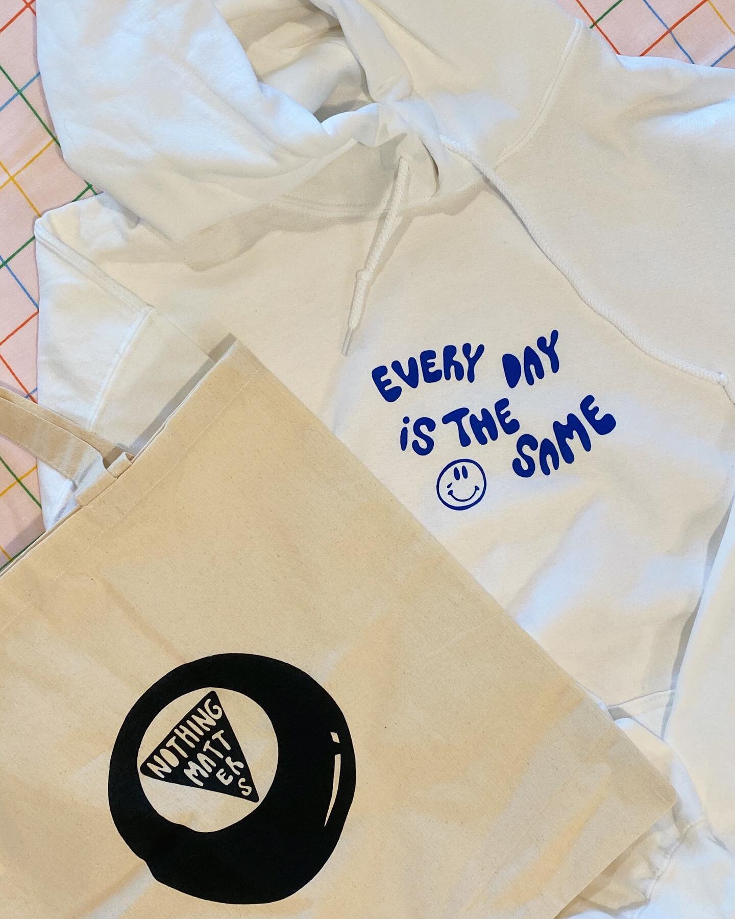 VALENTINES GIVEAWAY!!!! 💙💙💙
Before I open things up again I want to give two special people some thangs. 1st winner will receive the hoodie and tote bag and 2nd place winner will receive the crew neck! 

RULEZ:
1. like the picture and tag someone 