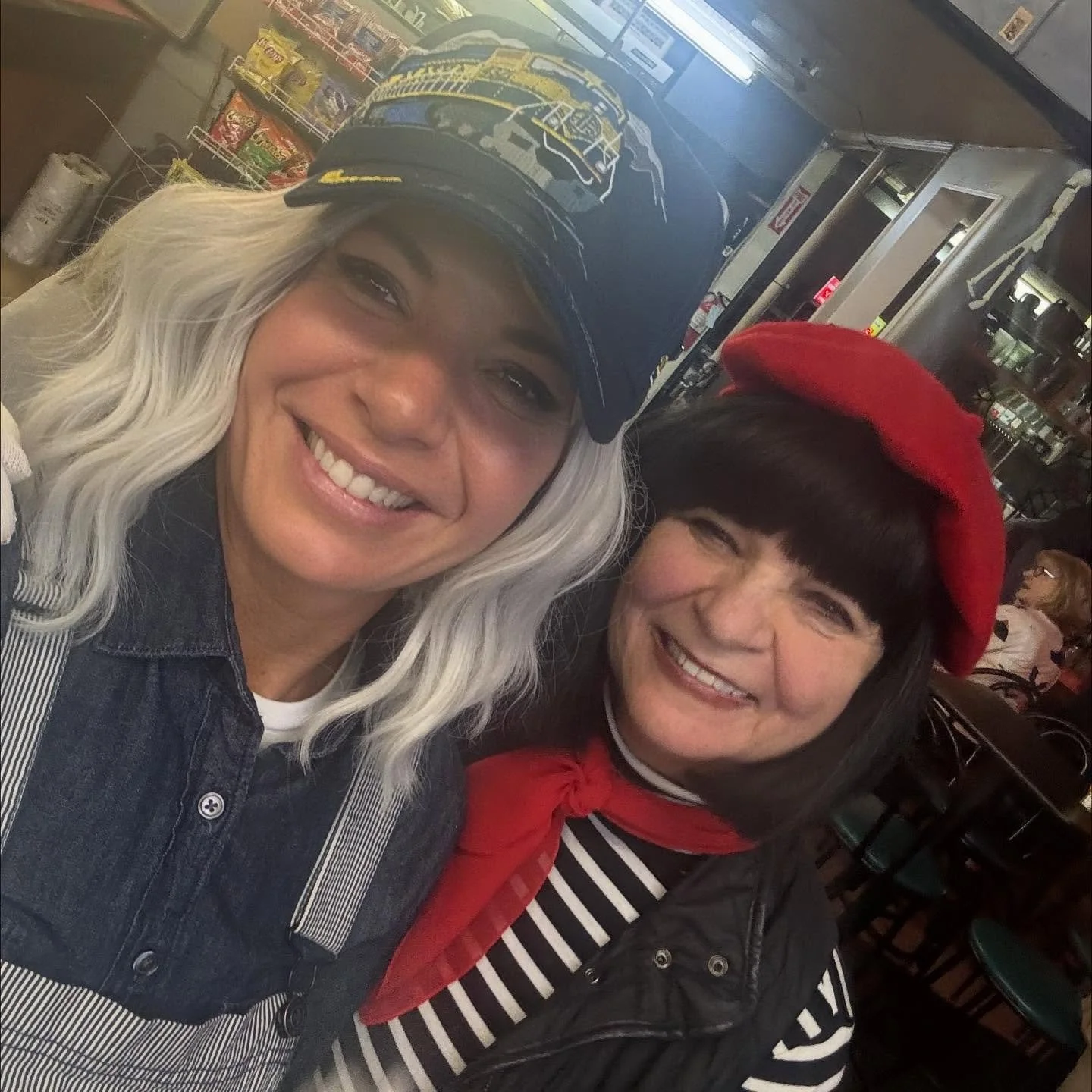 Hollywood Boosters Halloween Happy Hour! Thank you to @deli.don of @aunttilliesdeli for hosting! 
 🧙 👻😈 🎃 🕷️ 

#halloween #happyhour #hollywooddistrictpdx #hollywoodboosterspdx