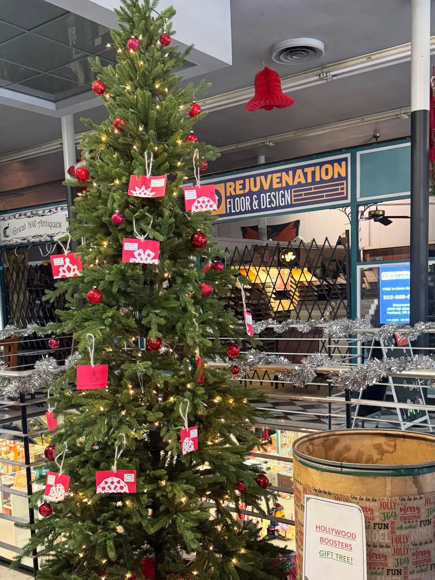 The Hollywood Boosters Giving Tree is now up at 42nd St Station! Please stop by and pick up an ornament with a gift wish to donat to a local child or senior! We&rsquo;ve partnered with Mother &amp; Child and the Community for Positive Aging. Toy &amp