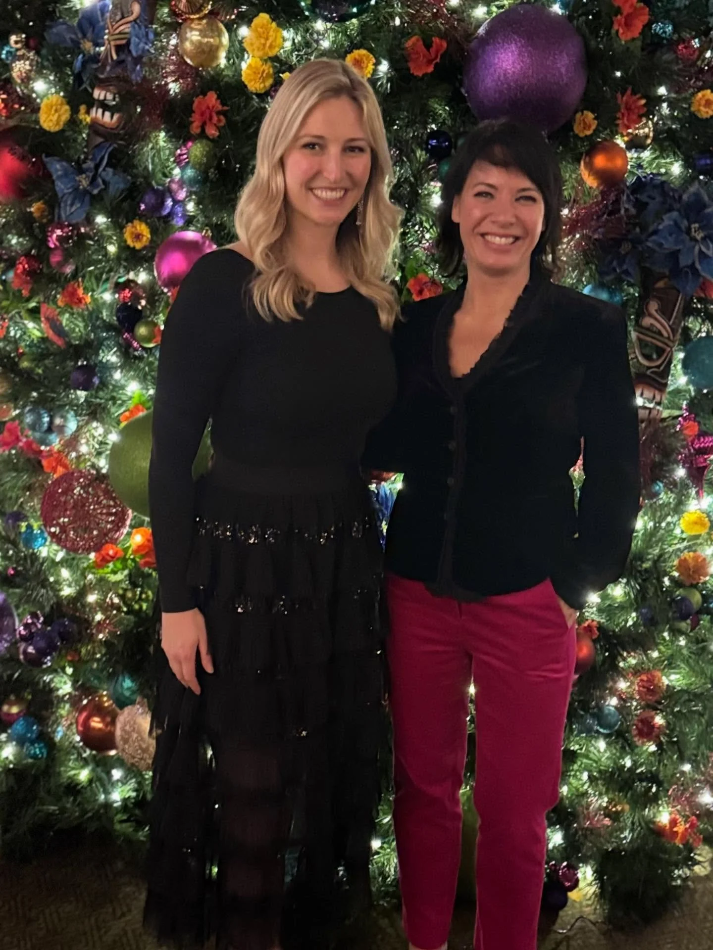 Feeling&rsquo; festive at the @multnomahathleticclub Fashion Show with @katherine1787 

#happyholidays #fashionshow #december