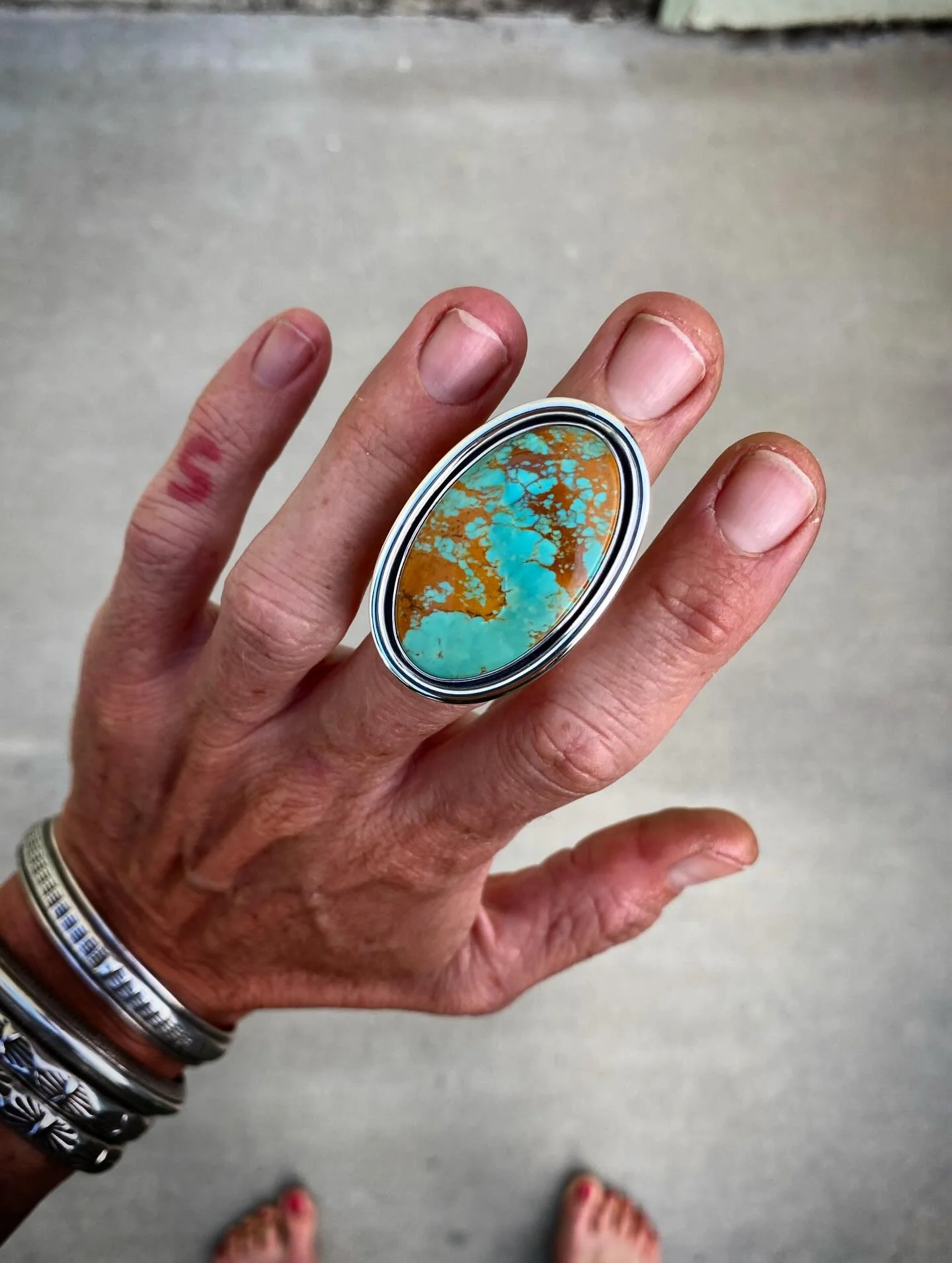 High Grade Rising Phoenix Turquoise Minimal Shadowbox Ring ✨✨✨

Truly one of the best, Rising Phoenix Turquoise is some of the most gorgeous vibrant Turquoise in the business! 

This stone has such a beautiful and bold presence!

Going out to a long 