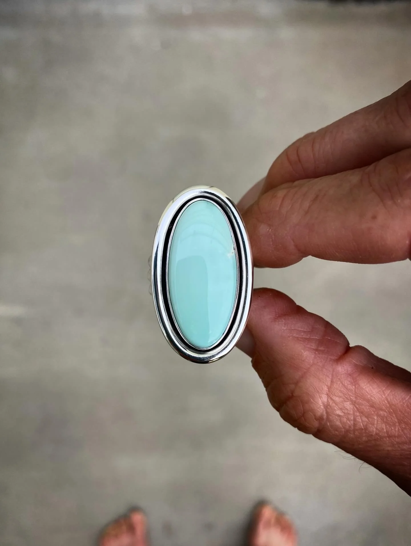High Grade Aloe Variscite Minimal Shadowbox Ring✨✨

One of the rarer color variations of Aloe Variscite, this light minty hue is strikingly beautiful!

Going out to a client that has some of the best stones I&rsquo;ve sourced in her growing collectio