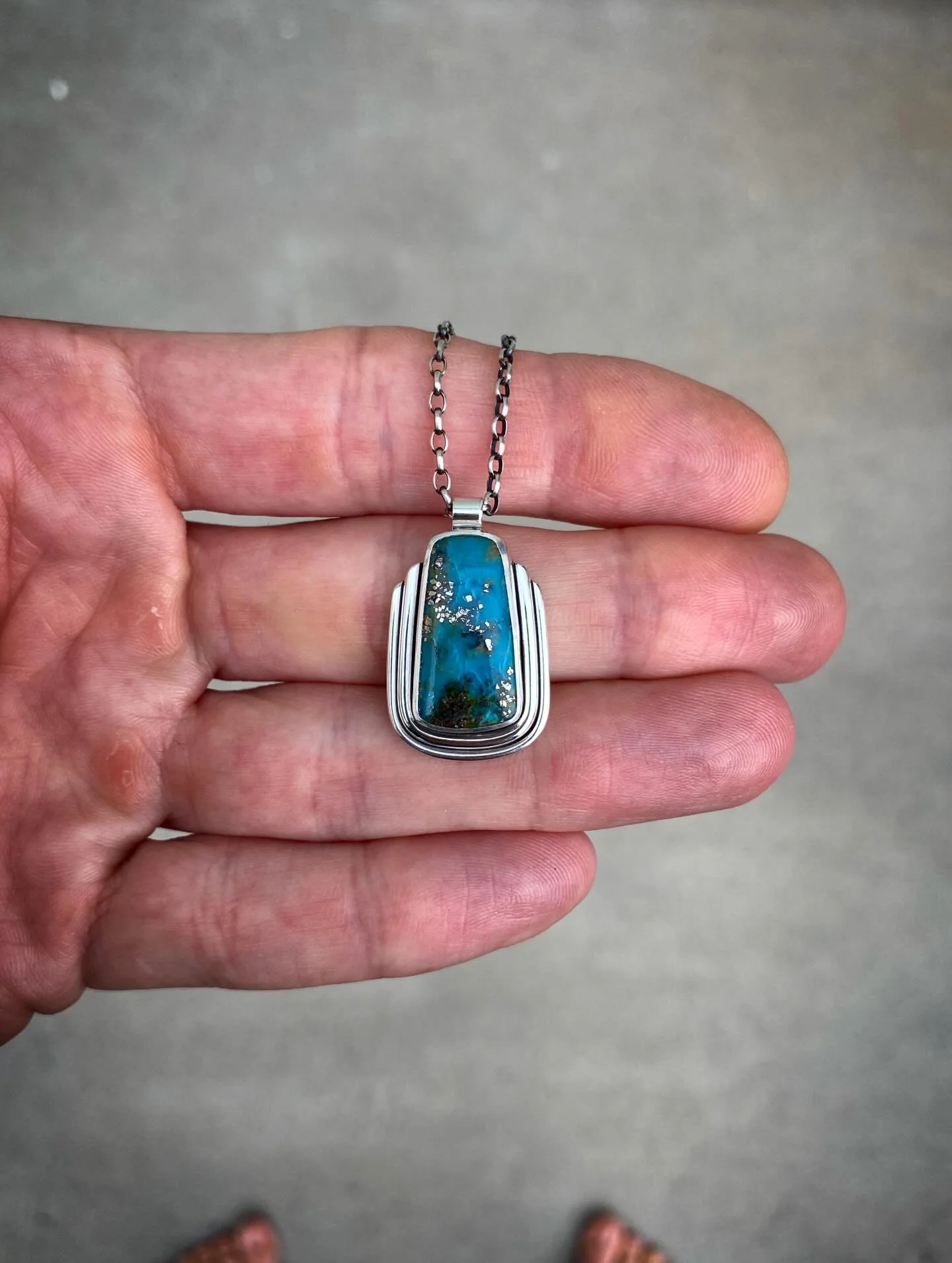 Morenci 2 Turquoise Deco Wrap Pendant ✨✨

The Deco Wrap Pendant with the flashiest little cut of Morenci 2 Turquoise! This beauty is absolutely jampacked with flashy Pyrite 🖤

NFS✨