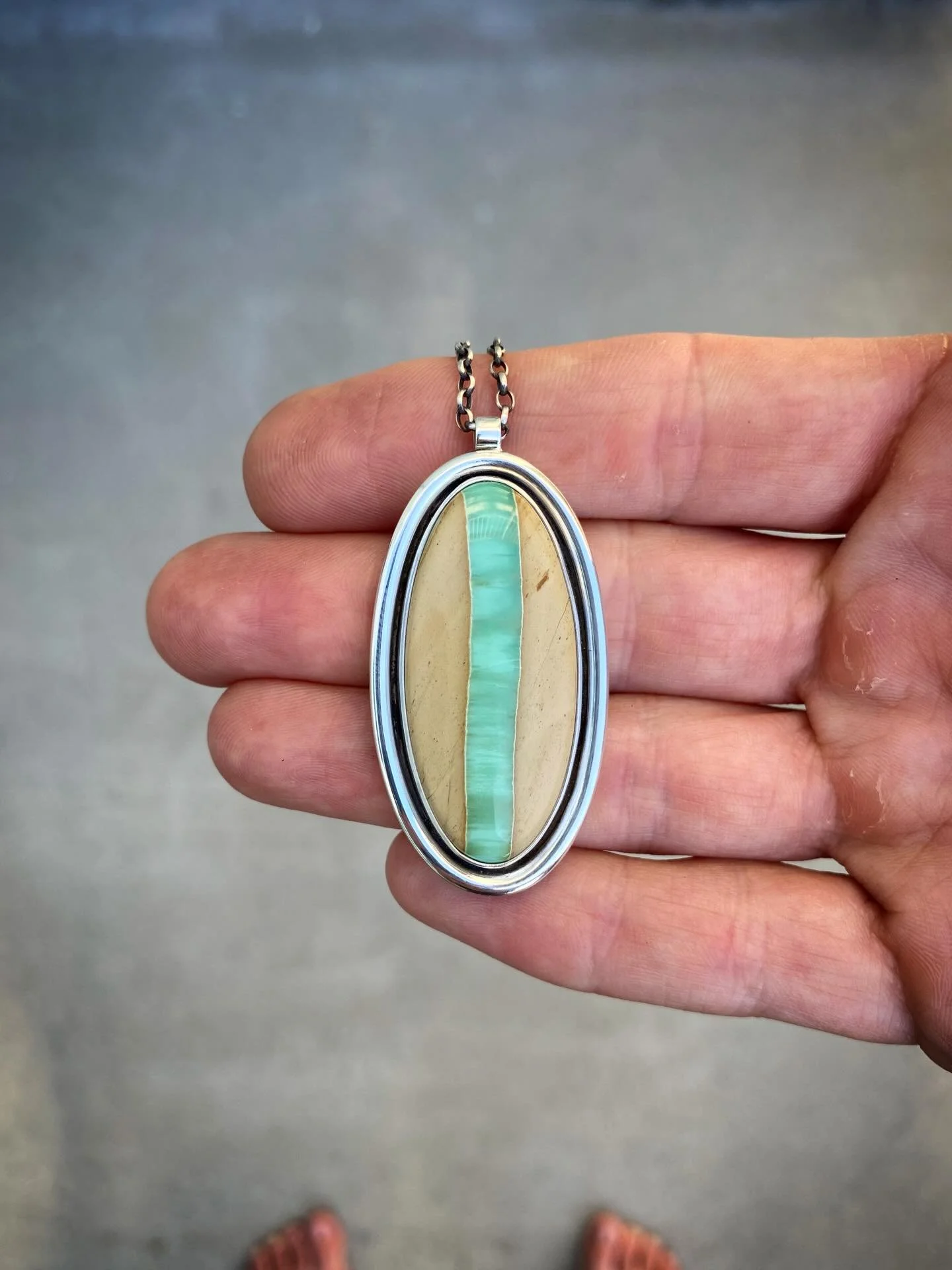 Australian Variscite Minimal Shadowbox Statement Pendant✨✨✨

Back to the bench, and couldn&rsquo;t have picked a better stone to get those artistic juices flowing again!

I love each and every stone I source, but some stones are just ME stones, and t