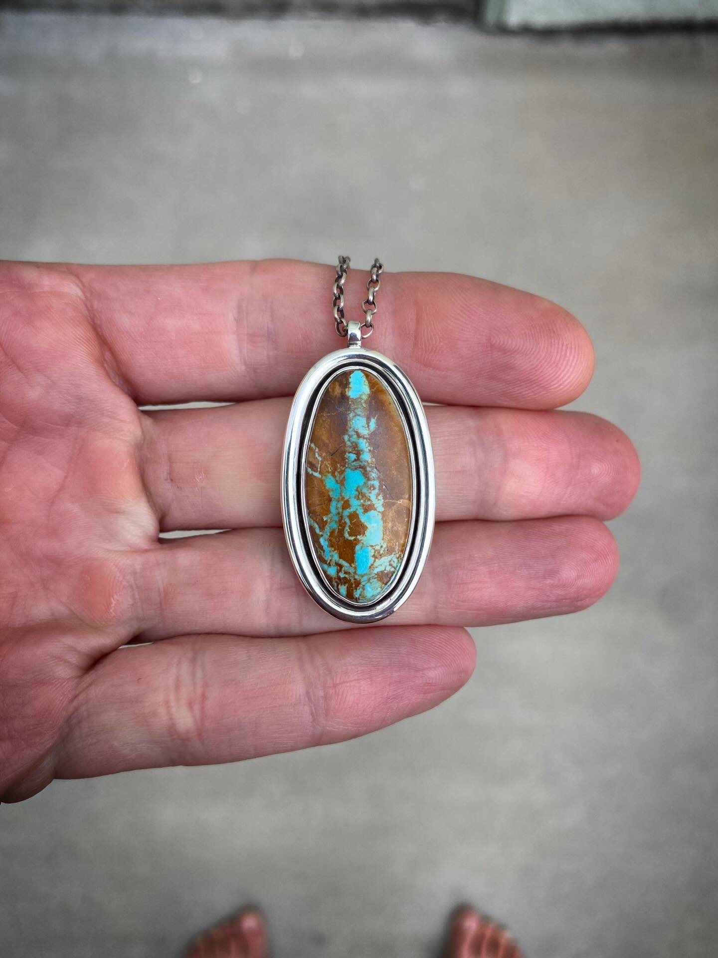 Royston Turquoise Minimal Shadowbox Pendant✨✨

I love how this setting is bold + minimal all wrapped into one. It&rsquo;s one of my favorite styles to use to really let the stone shine 🖤

NFS✨