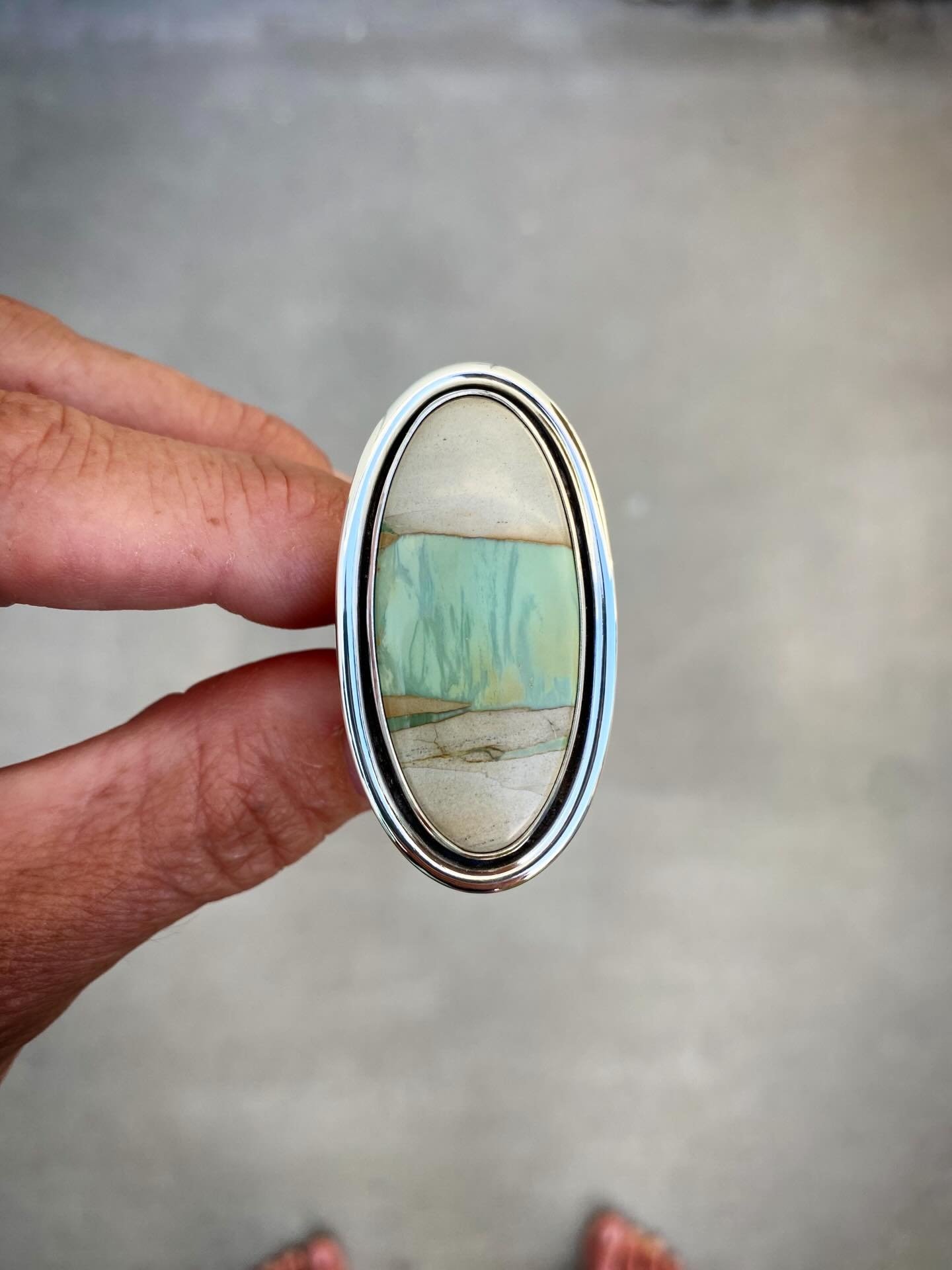 Australian Variscite Minimal Shadowbox Statement Ring✨✨

On a kick with this beautiful material, and I ain&rsquo;t planning on stopping anytime soon!

Loving the color palate of this big chunky stone and how beautifully it sits in the Minimal Shadowb
