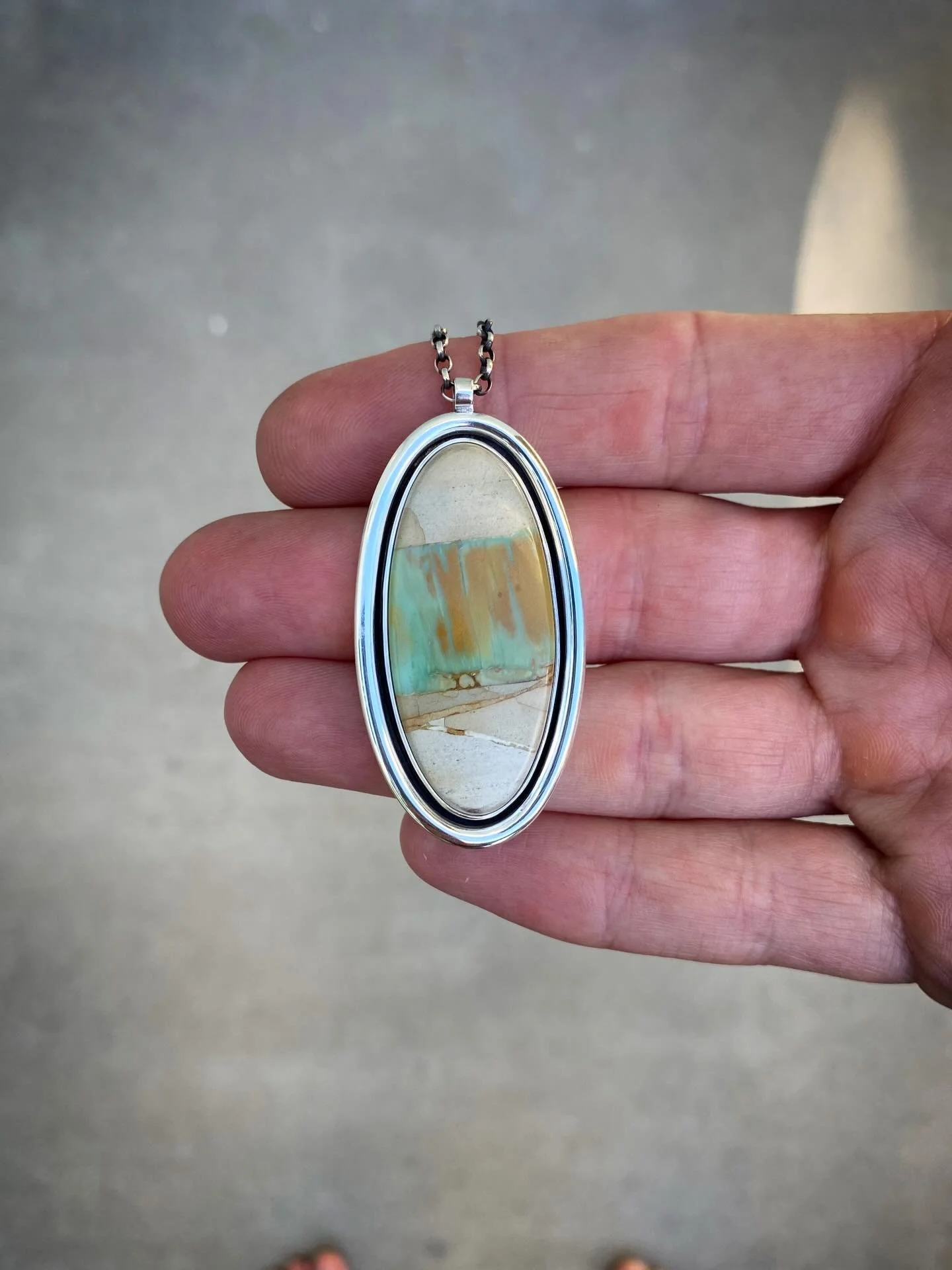 Australian Variscite Minimal Shadowbox Statement Pendant✨✨

Another spectacular Statement Pendant with a sensational cut of Australian Variscite..

Lots of custom Statement Pieces in the works recently, and I just love that 🖤

NFS✨