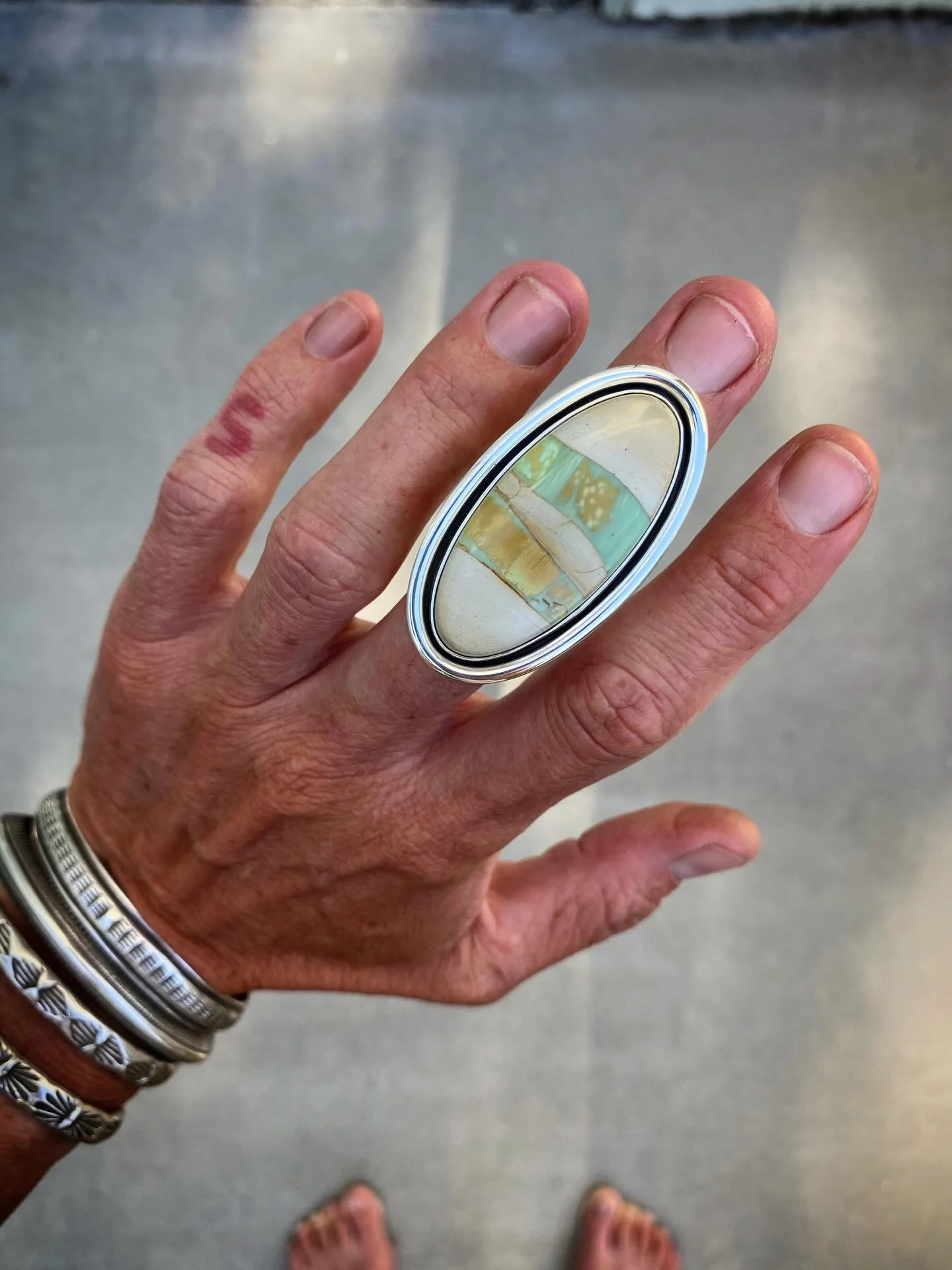 Australian Variscite Minimal Shadowbox Statement Ring✨✨

She BIG!! And absolutely beautiful, my love affair with this incredible material continues 🖤

NFS✨