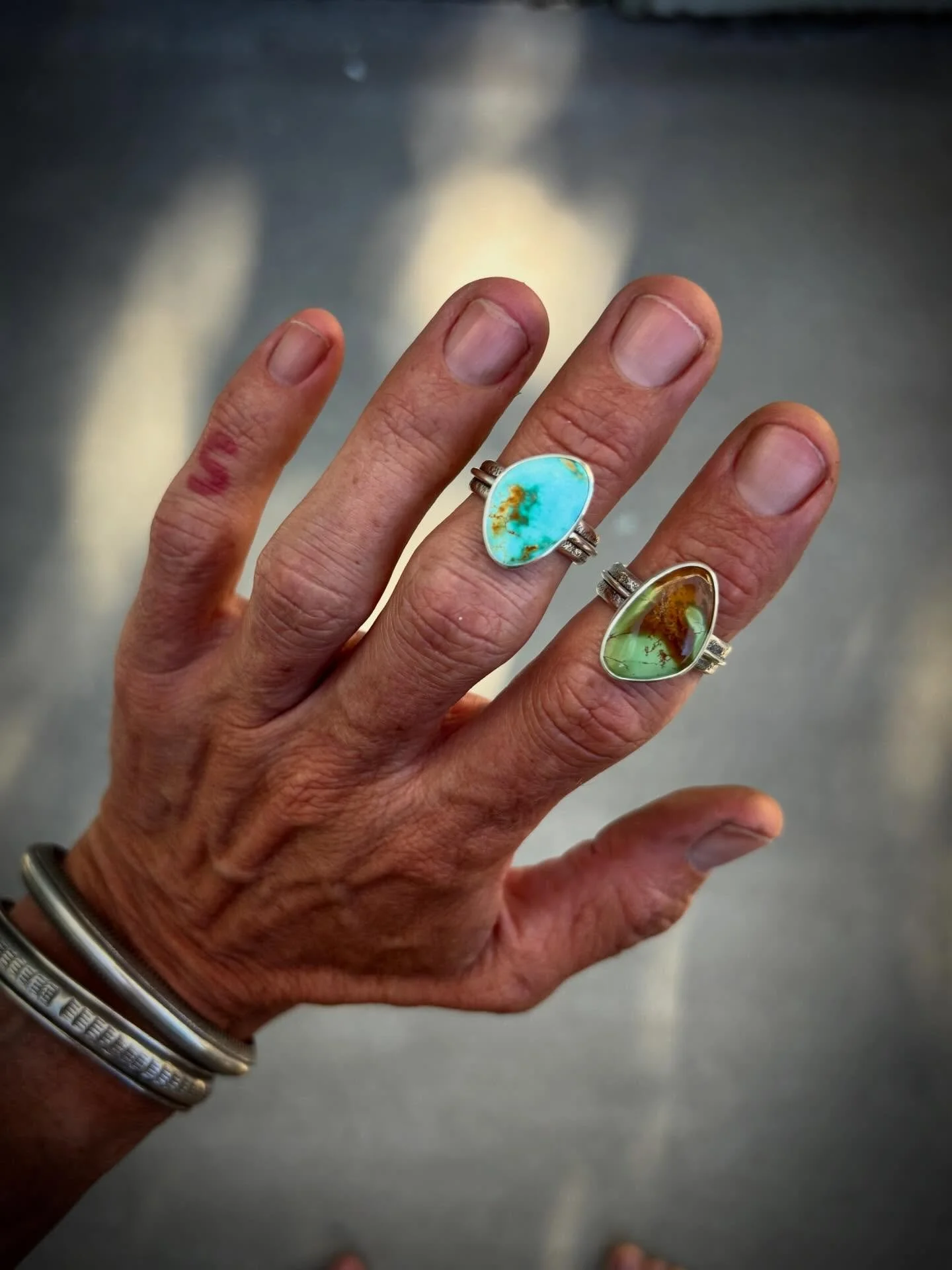 Royston Turquoise Textured Wrap Band Rings✨✨

The best of the Royston world, gemmy green and brilliant blue filled with an exceptional matrix&hellip;

There&rsquo;s really something extra about Royston paired with this heavy textured band 🖤

Index -