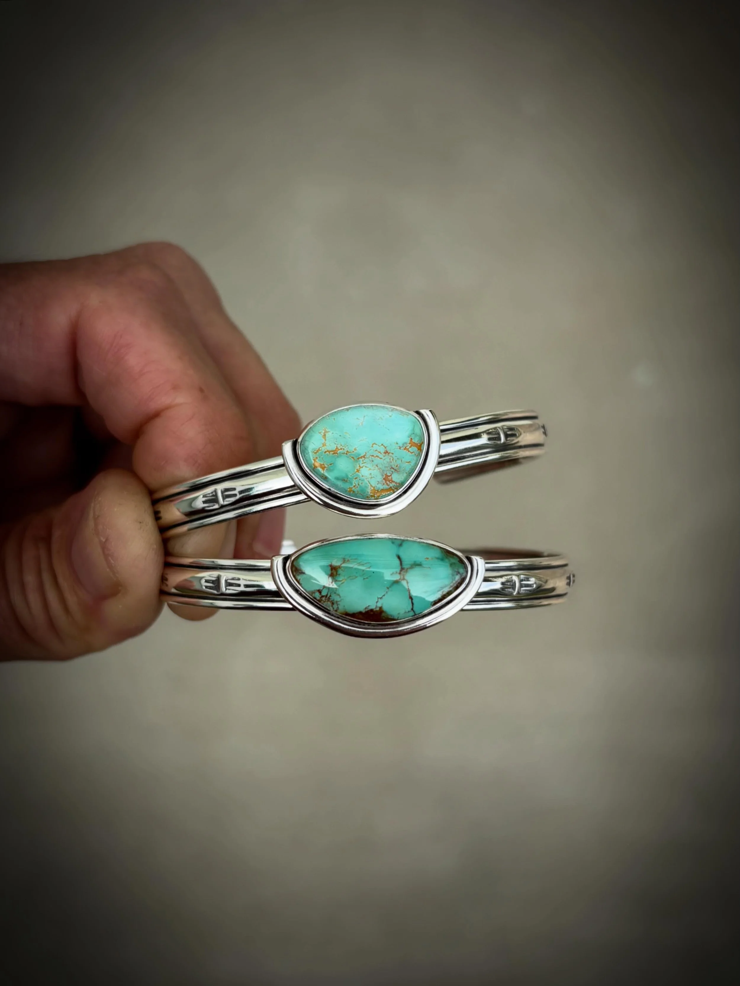 Royston Turquoise Medium Triple Cuff Duo✨✨

One of my favorite stacker cuff designs with the ever stunning Royston Turquoise! 

These cuffs are perfect to rock solo or add to your current stack 🖤

Top - NFS
Bottom - Available 

Bottom cuff is a size