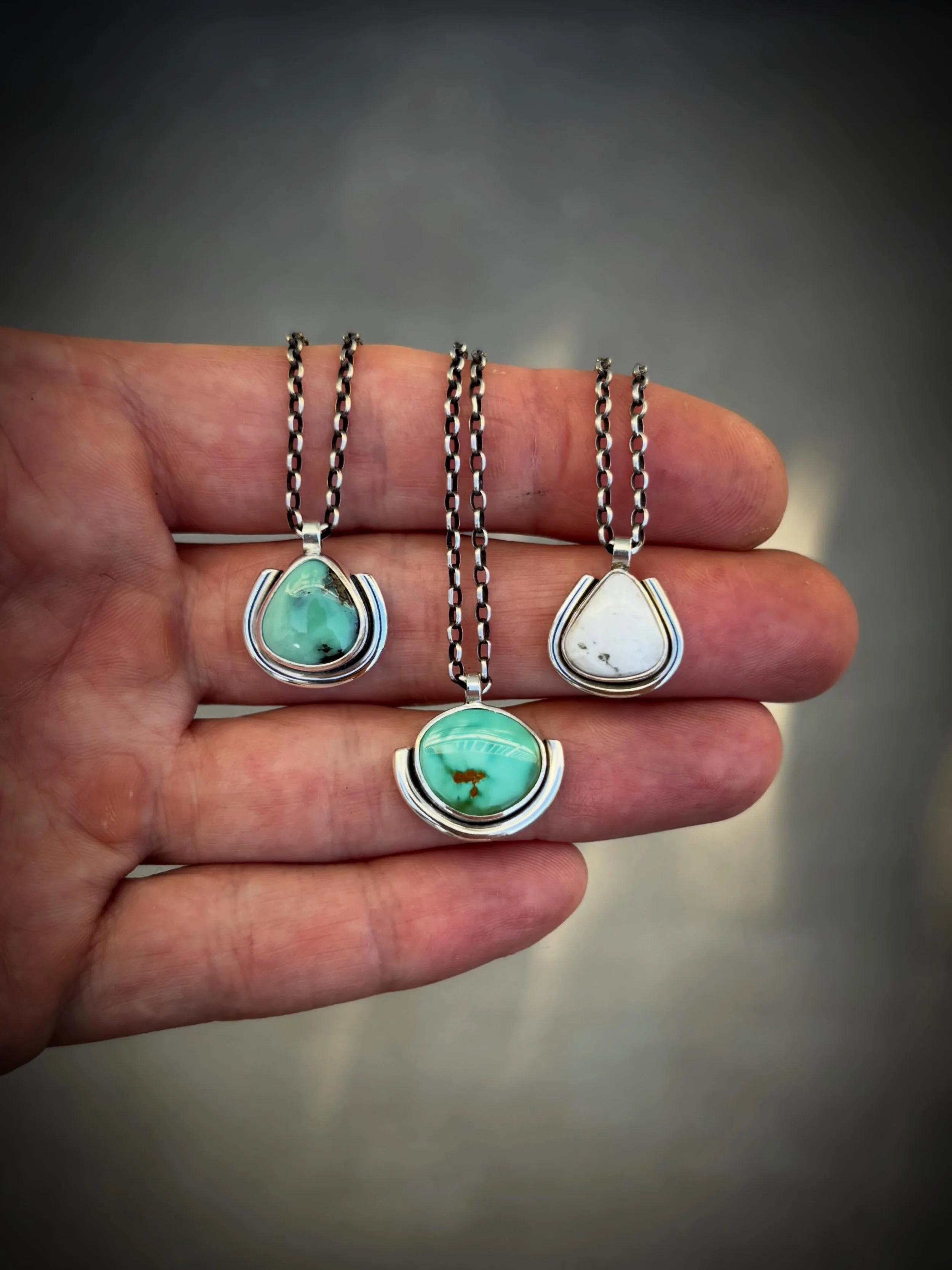 Half Wrap Pendants Trio✨✨✨

Lots of requests for the Half Wrap Pendant recently, just finished this gorgeous little trio! 

Featuring Desert Bloom, Royston and White Buffalo 🖤

Left - Desert Bloom Variscite - Available 
Middle - Royston - NFS
Right 