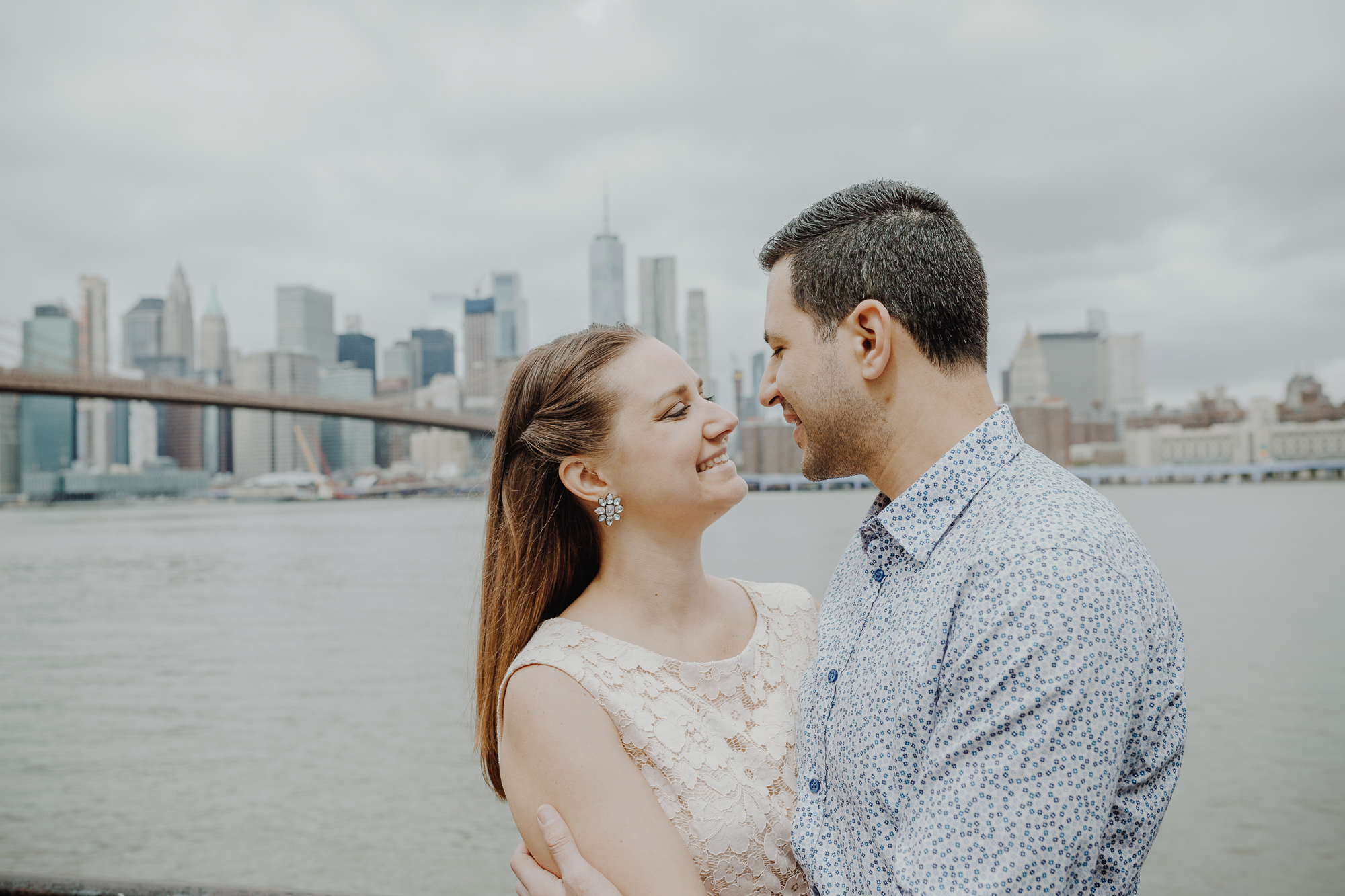 Timeless Brooklyn Bridge Park Anniversary Photo Shoot