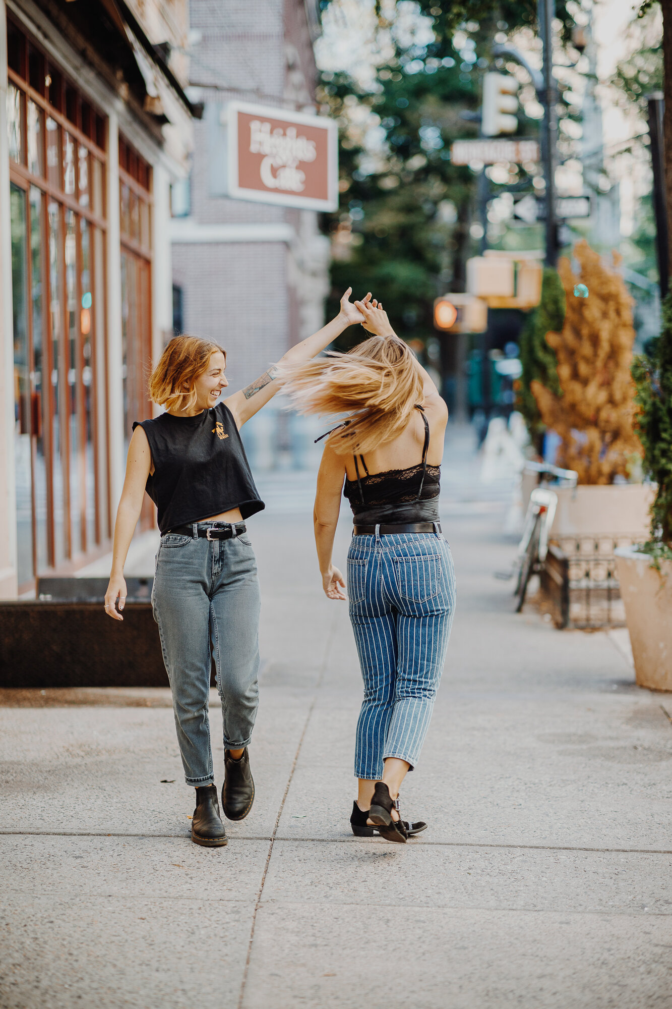 Dynamic Brooklyn Heights Couples Photo Session