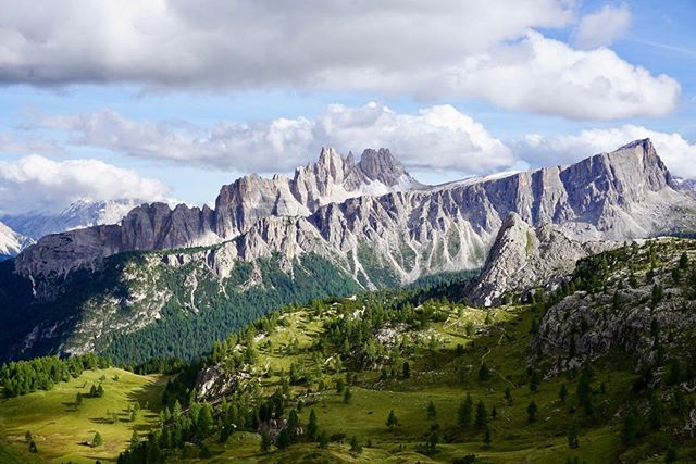 This stunning range in the Dolomites is Monte Formin.  When the view is clear it is a thing of beauty 🙌🏼
🏔🏃🏻&zwj;♂️🏔 .
.
.
.
.
.
.
.
.
.
.
.
.

#hikingtheglobe #alpselevated  #dolomites #nature #optoutside #getoutside #italy #outdoors  #hikingb