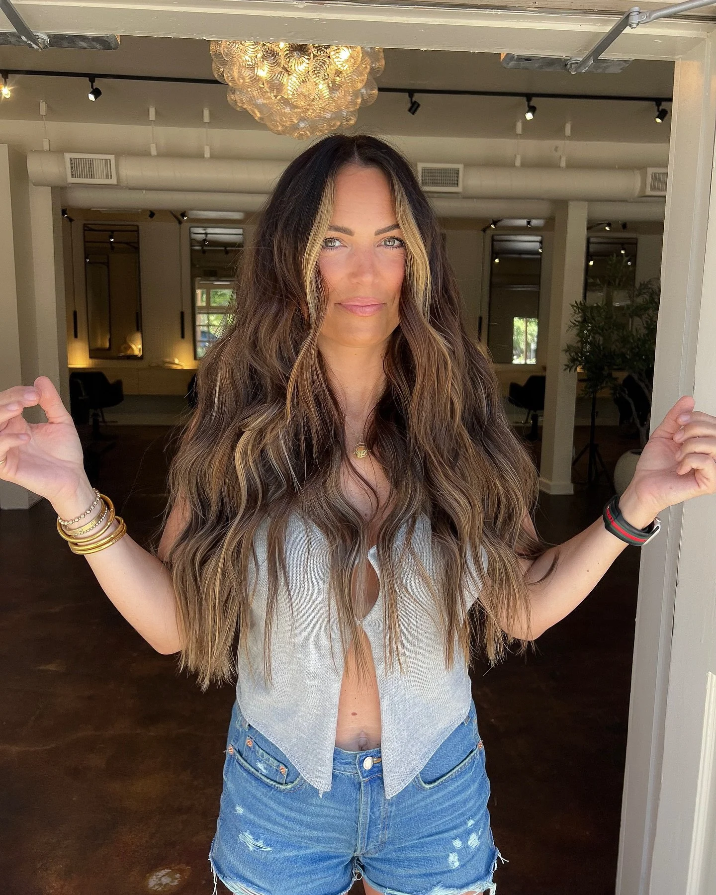 If lighting could kill, We&rsquo;d be a chalk outline on the floor right now 💀.

@ellefrost&rsquo;s fresh 22&rdquo; Trust Hair Co. install + this natural lighting = a dangerous combination. Like, should we be handing out warning labels or what? She 