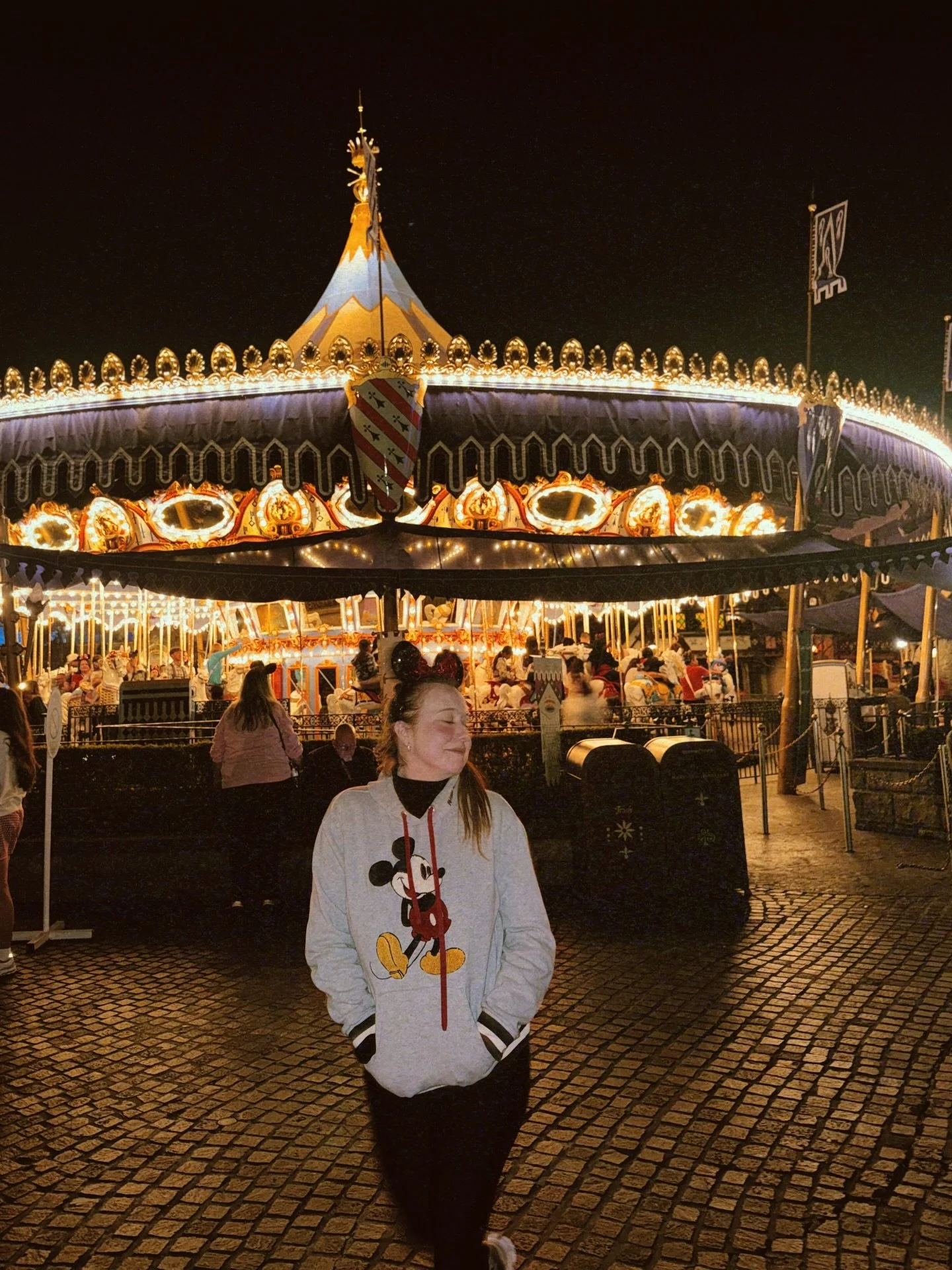 Do something for your inner child this weekend. 

What was your favorite activity as a kid? For me, it was theme parks. The Sundays that my dad took me to the park were days  when I felt nothing but pure joy. 🦋

When I learned to connect with my chi