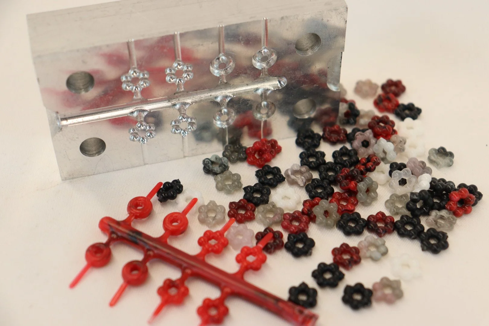 Beads ( 2025, HDPE, PP )