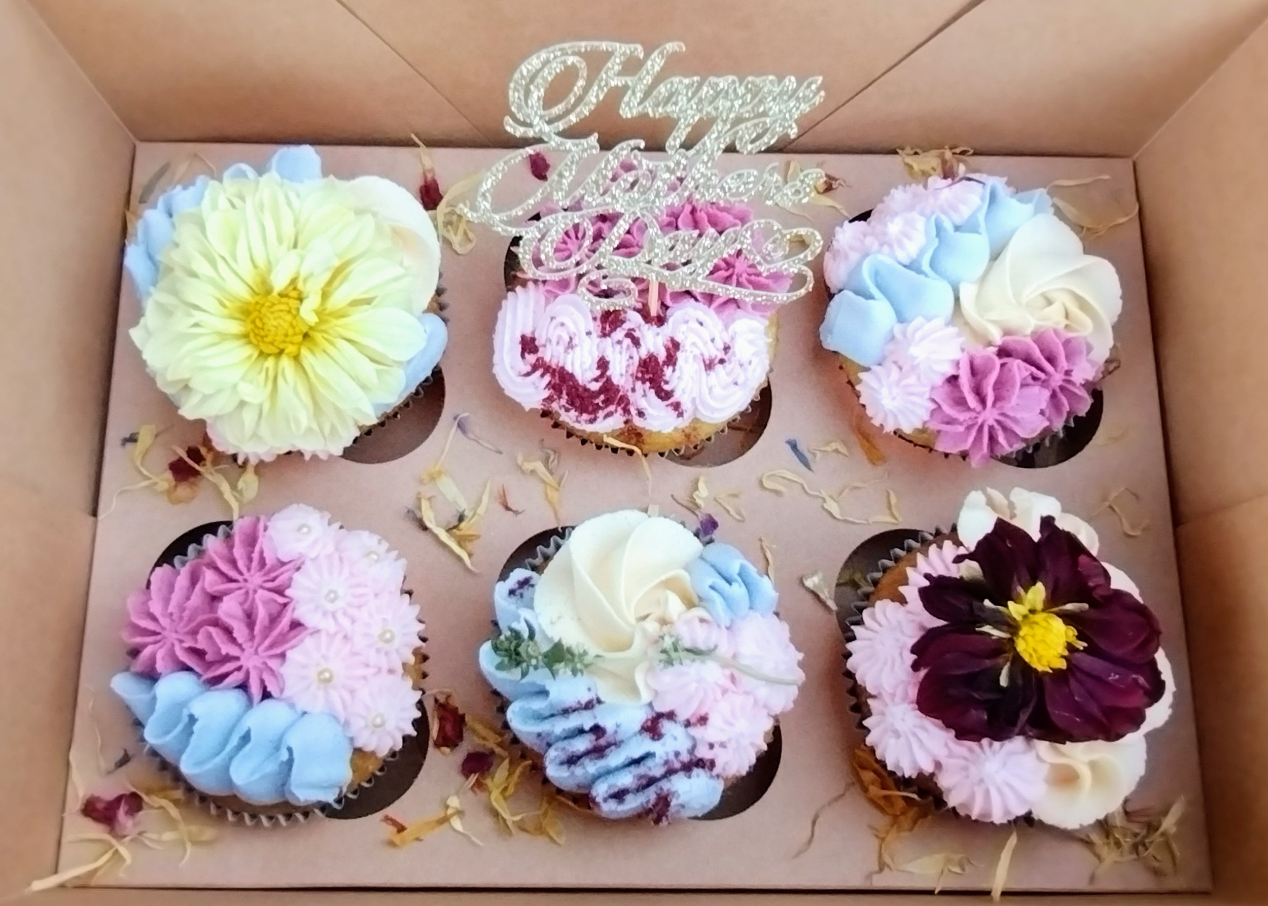 Mothers Day 6 cupcakes pic 2.jpg