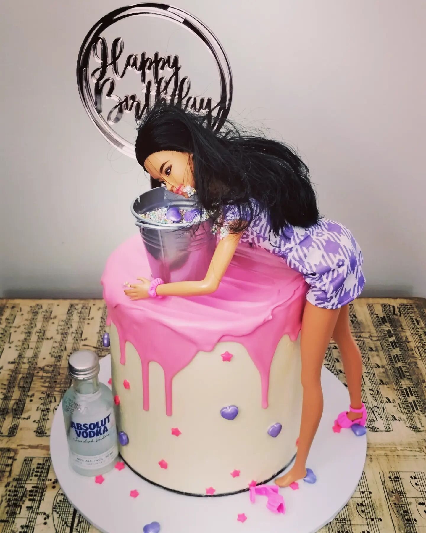 Well, it is Saturday night! 😆

A first for me in this style and a bit of cheeky fun! Lots of giggles designing this one 😄

#playingcake #birthday #birthdaycake #happybirthday #handmade #madefromscratch #drunkbarbie #smallbusiness