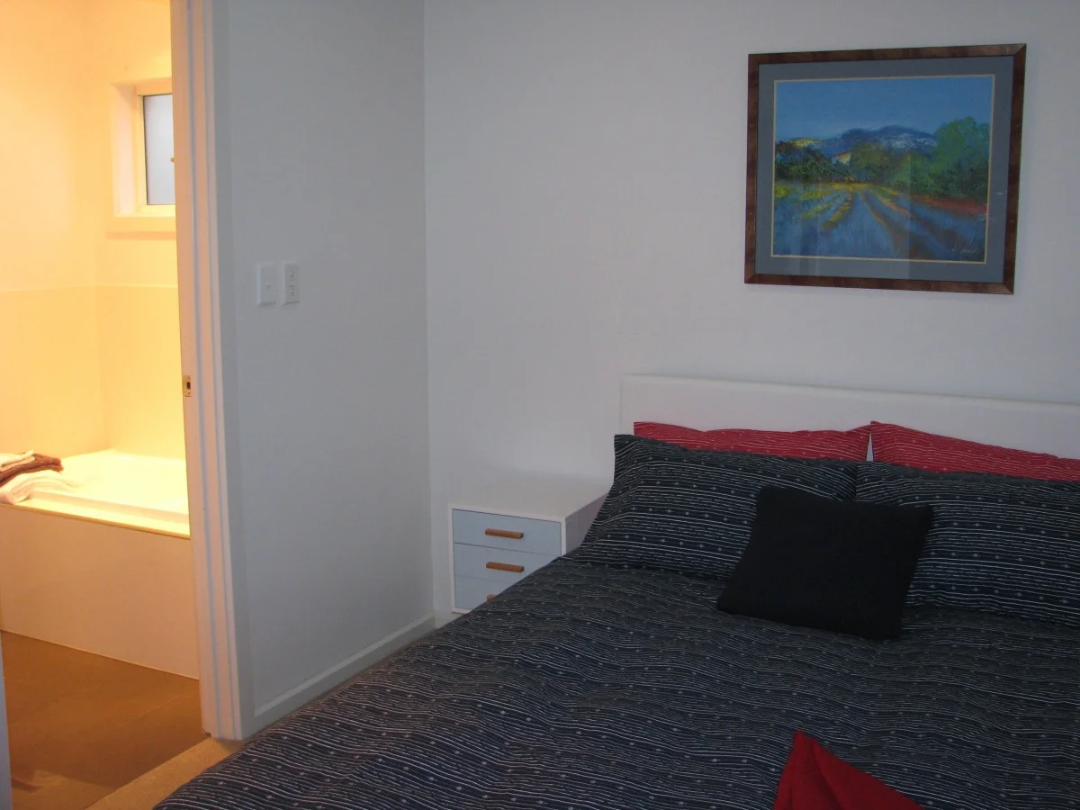 Bedroom 2: queen bed and 2-way ensuite