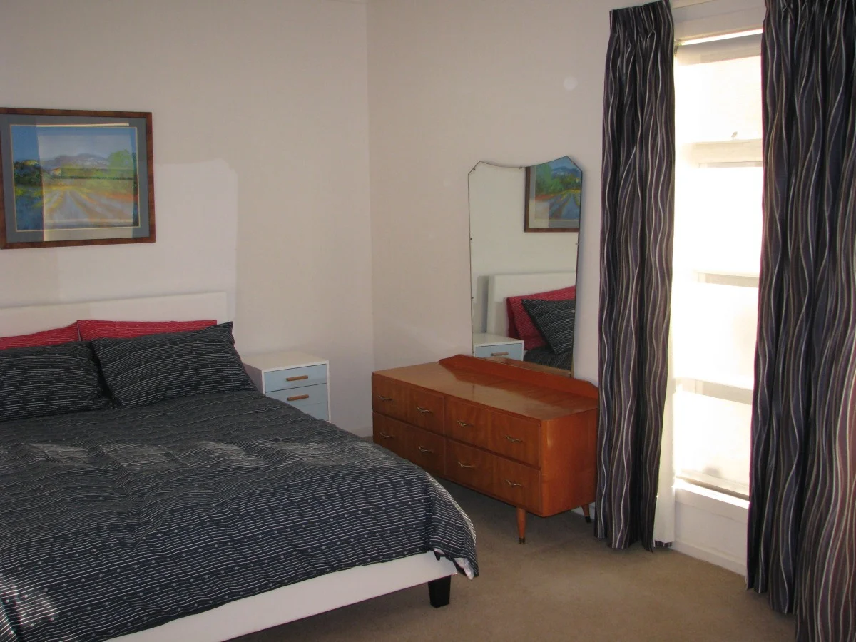 Bedroom 2: queen bed