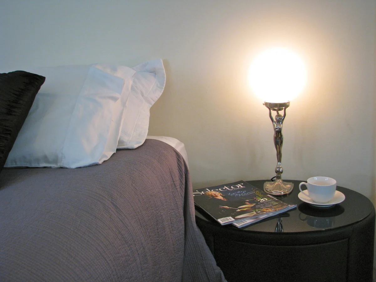 King/twin bedroom lady bedside lamp