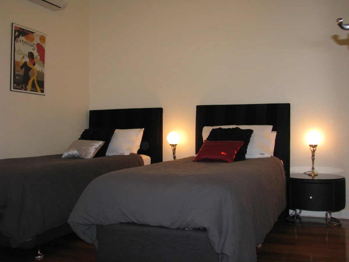 King/twin bedroom
